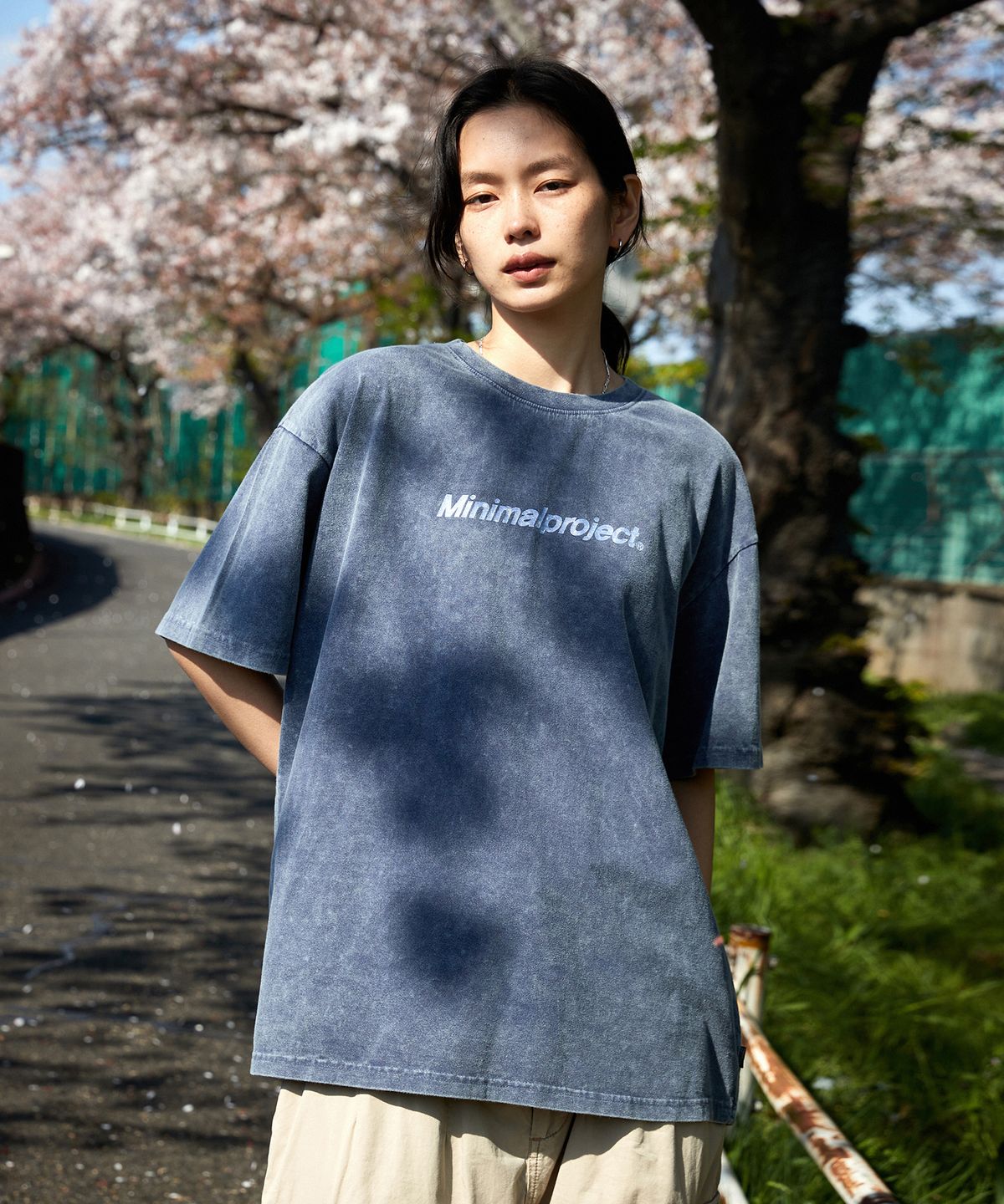 미니멀프로젝트(MINIMALPROJECT) 스노우 워싱 로고 오버핏 반팔티셔츠 MST146 [NAVY]