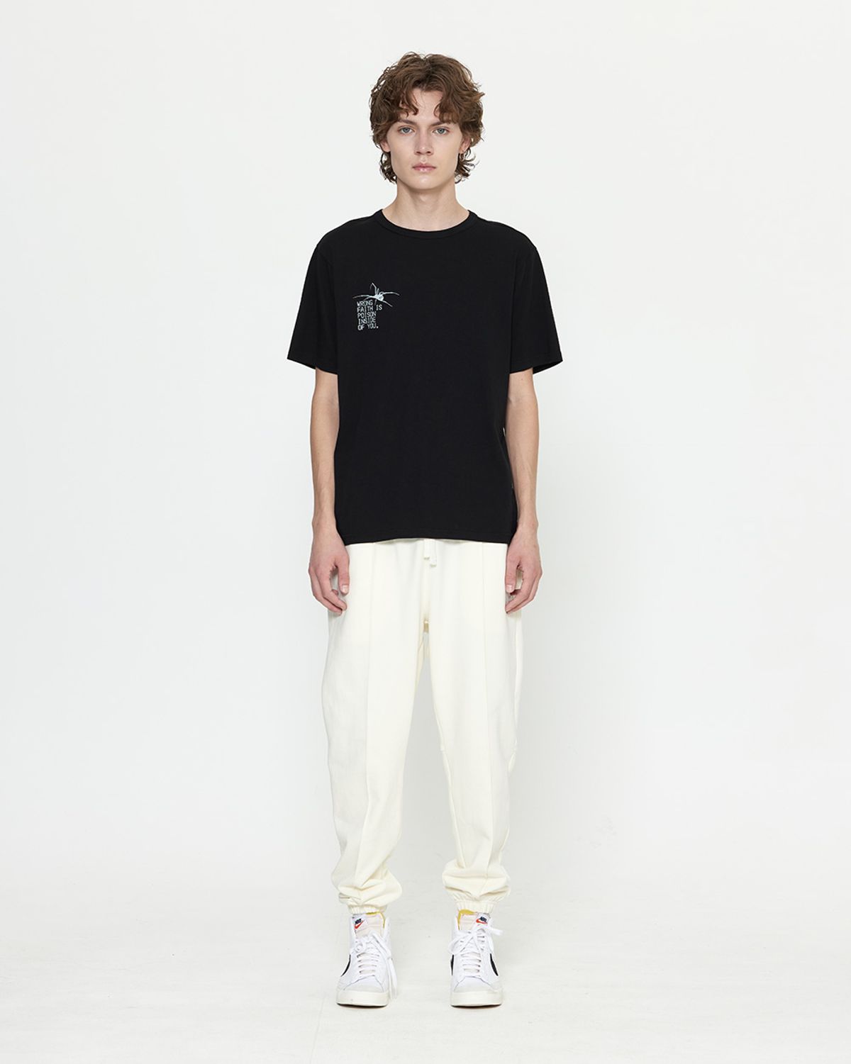 에디블렛(EDIBLET) PIOSON GRAPHIC 레귤러 핏 티셔츠 BLACK