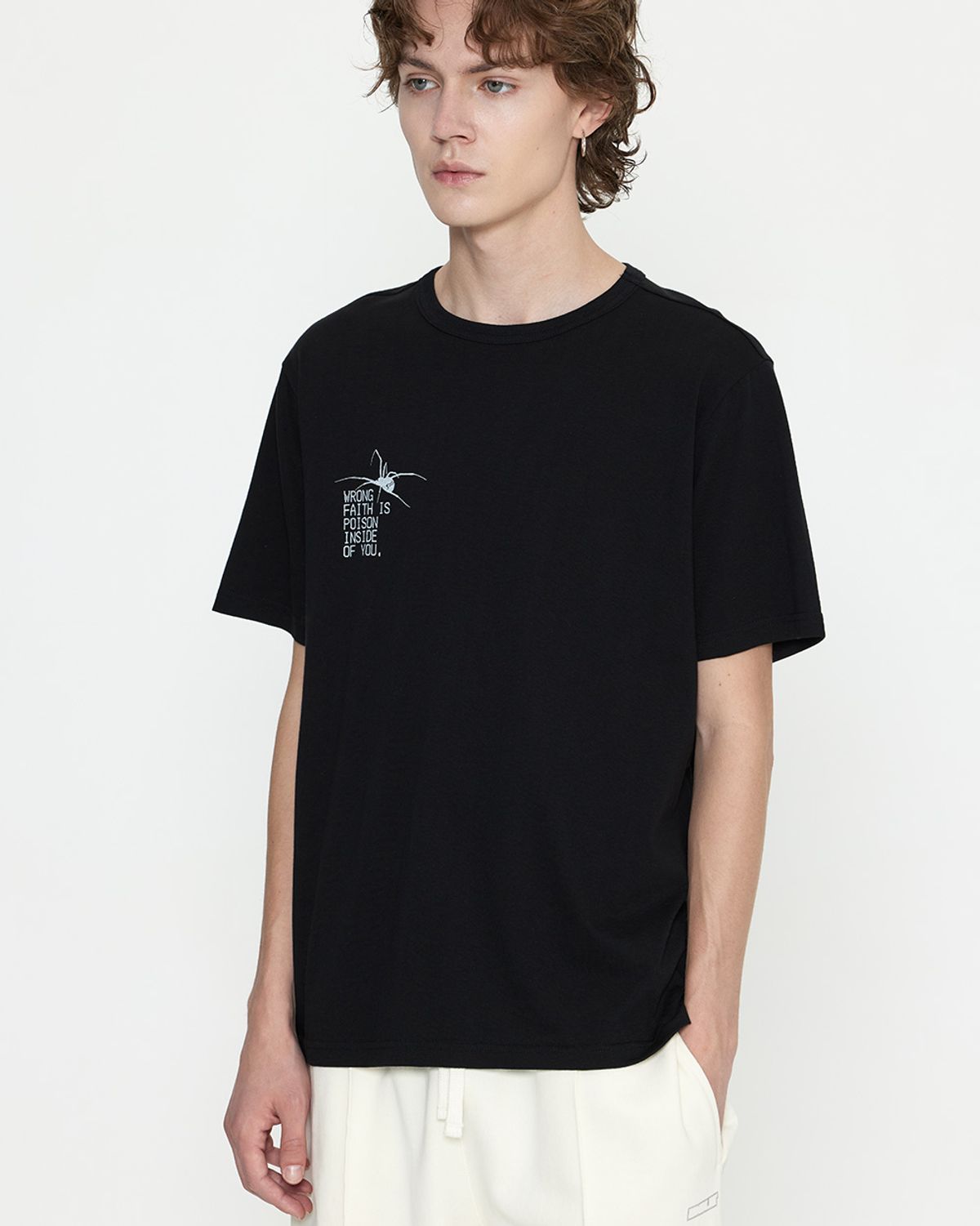 에디블렛(EDIBLET) PIOSON GRAPHIC 레귤러 핏 티셔츠 BLACK