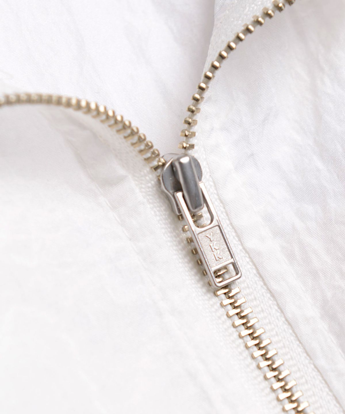 피스메이커(PIECE MAKER) SHIMMERING NYLON TRACK JACKET (IVORY)