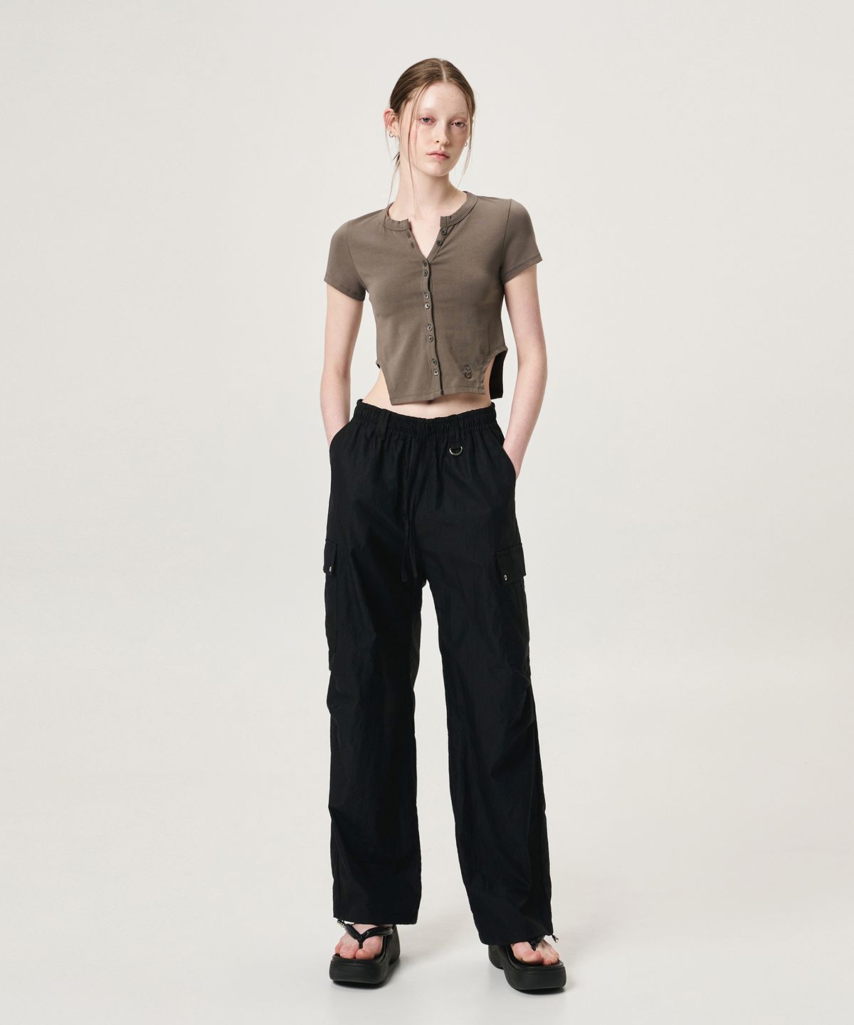 에트몽(ETMON) Eyelet Pocket 2-Way Cargo Pants, Black