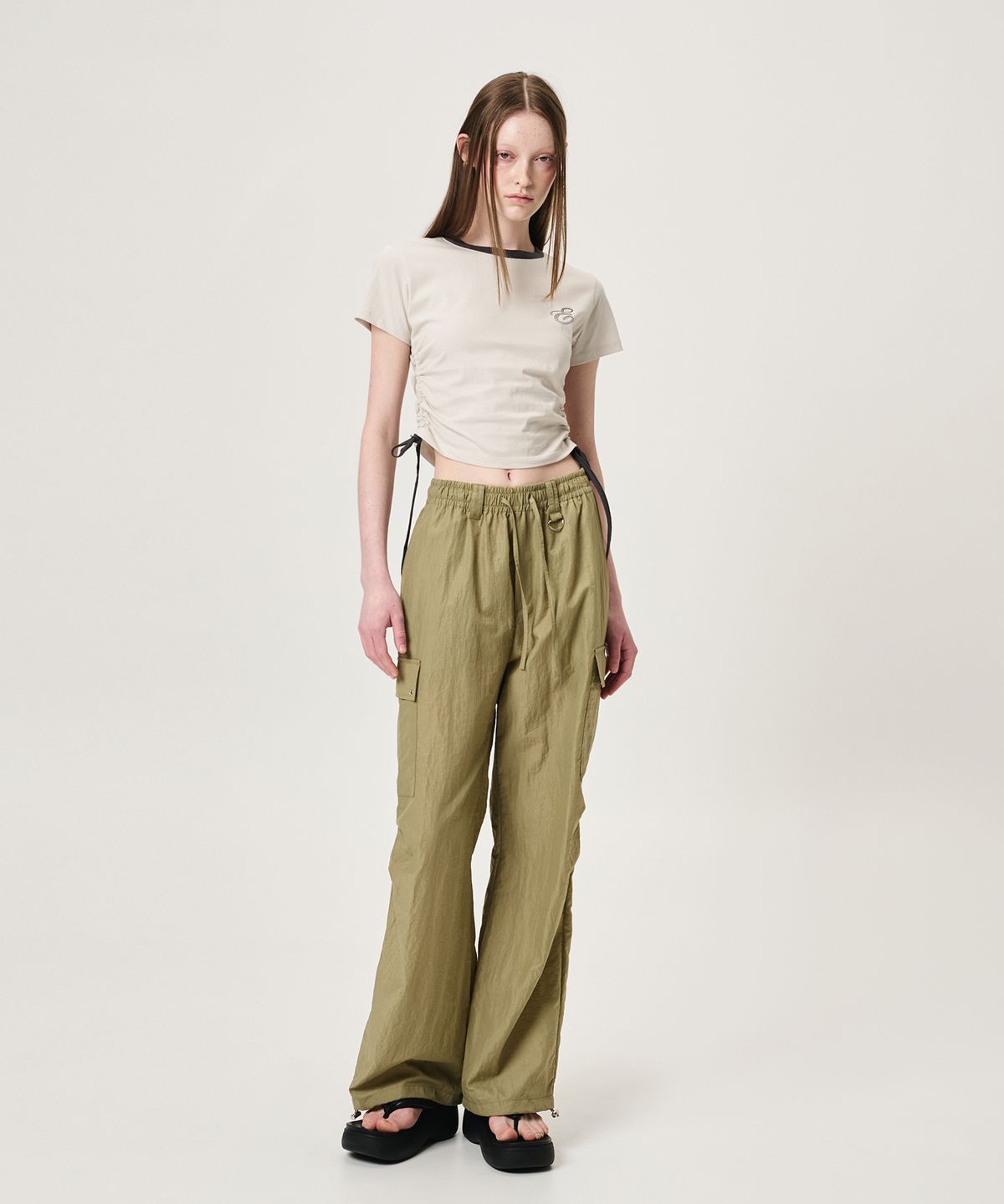 에트몽(ETMON) Eyelet Pocket 2-Way Cargo Pants, Khaki