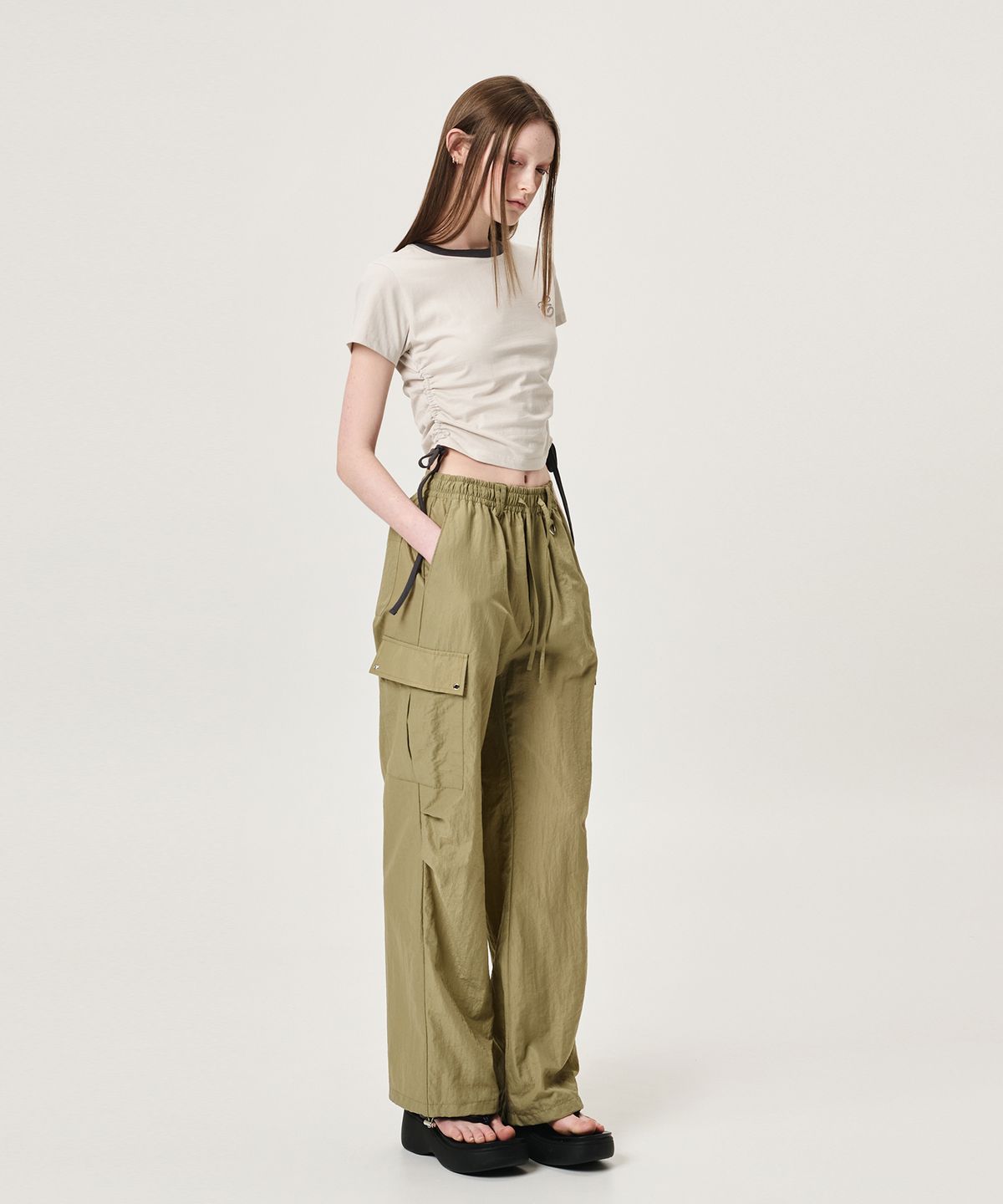 에트몽(ETMON) Eyelet Pocket 2-Way Cargo Pants, Khaki