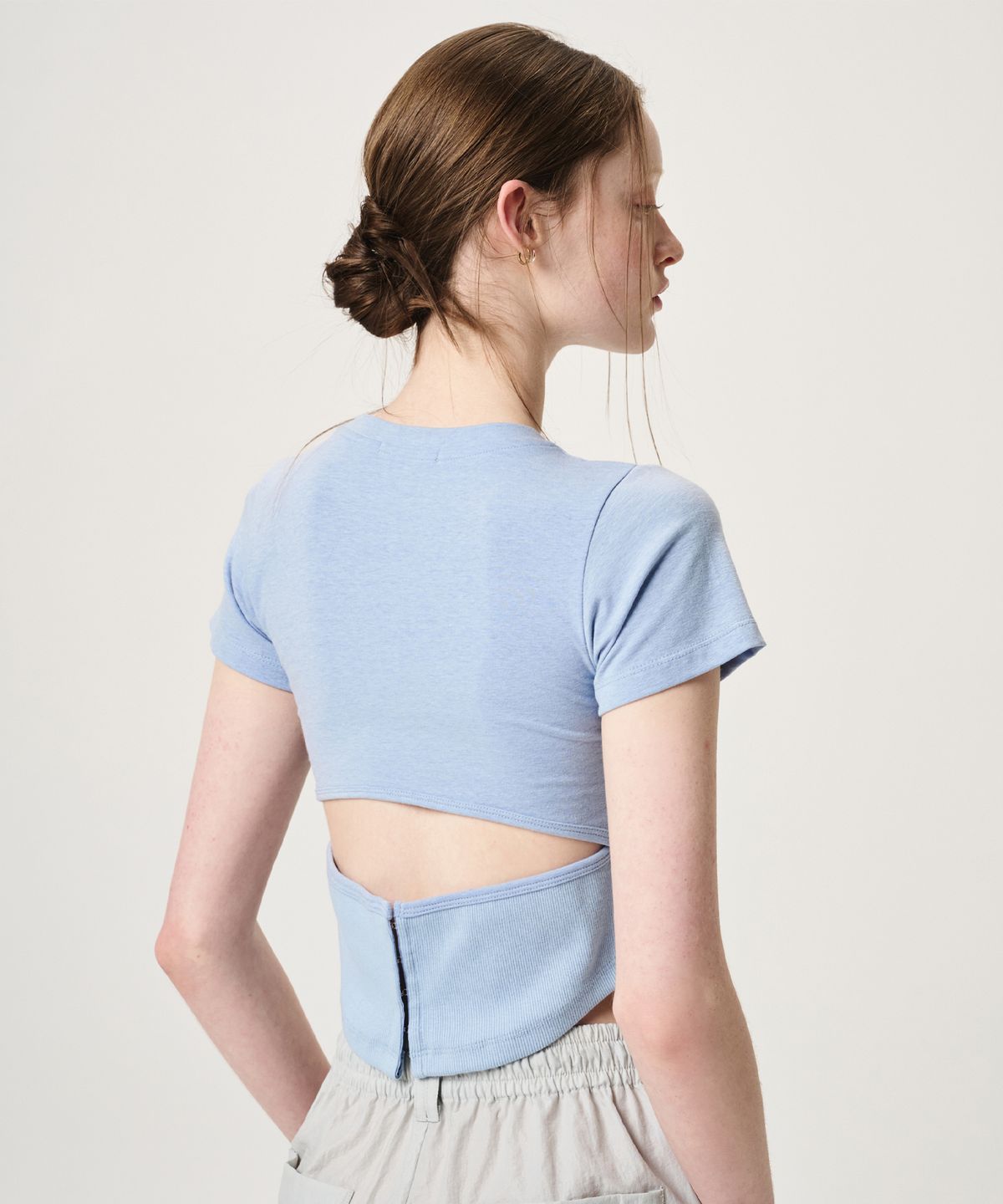 에트몽(ETMON) Back Slit Hook Detail T-Shirt, Sky Blue