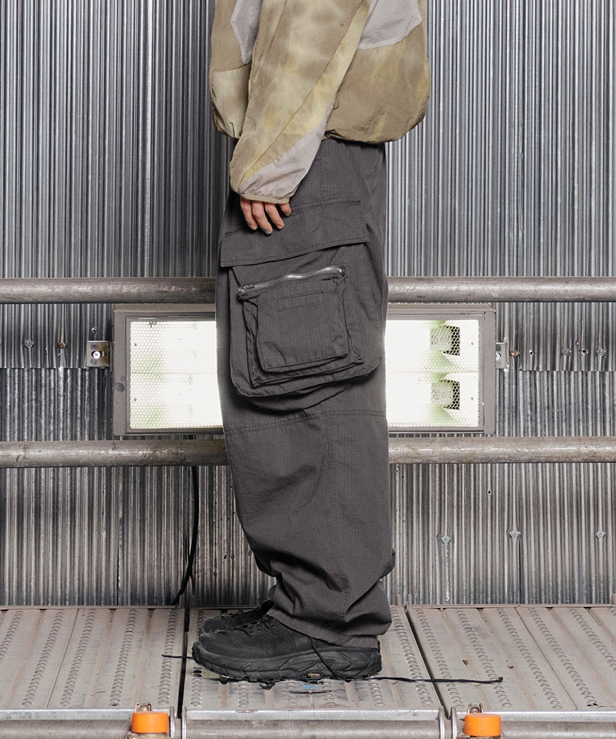그레일즈(GRAILZ) OVAL LARGE FIT CARGO PANTS [GREY]