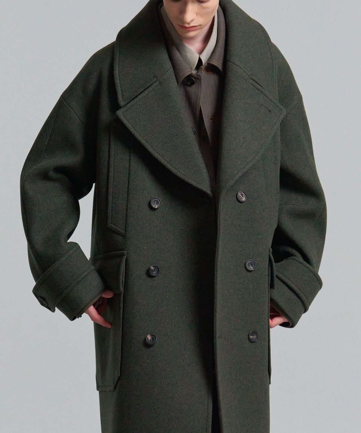 우석(WOOSUK) Oversized Double Coat (Moss Green)