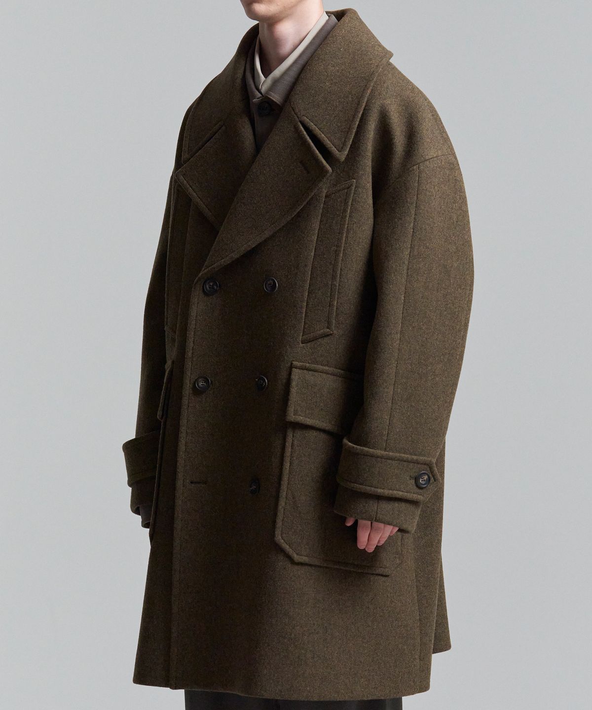 우석(WOOSUK) Oversized Double Coat (Dark Olive)