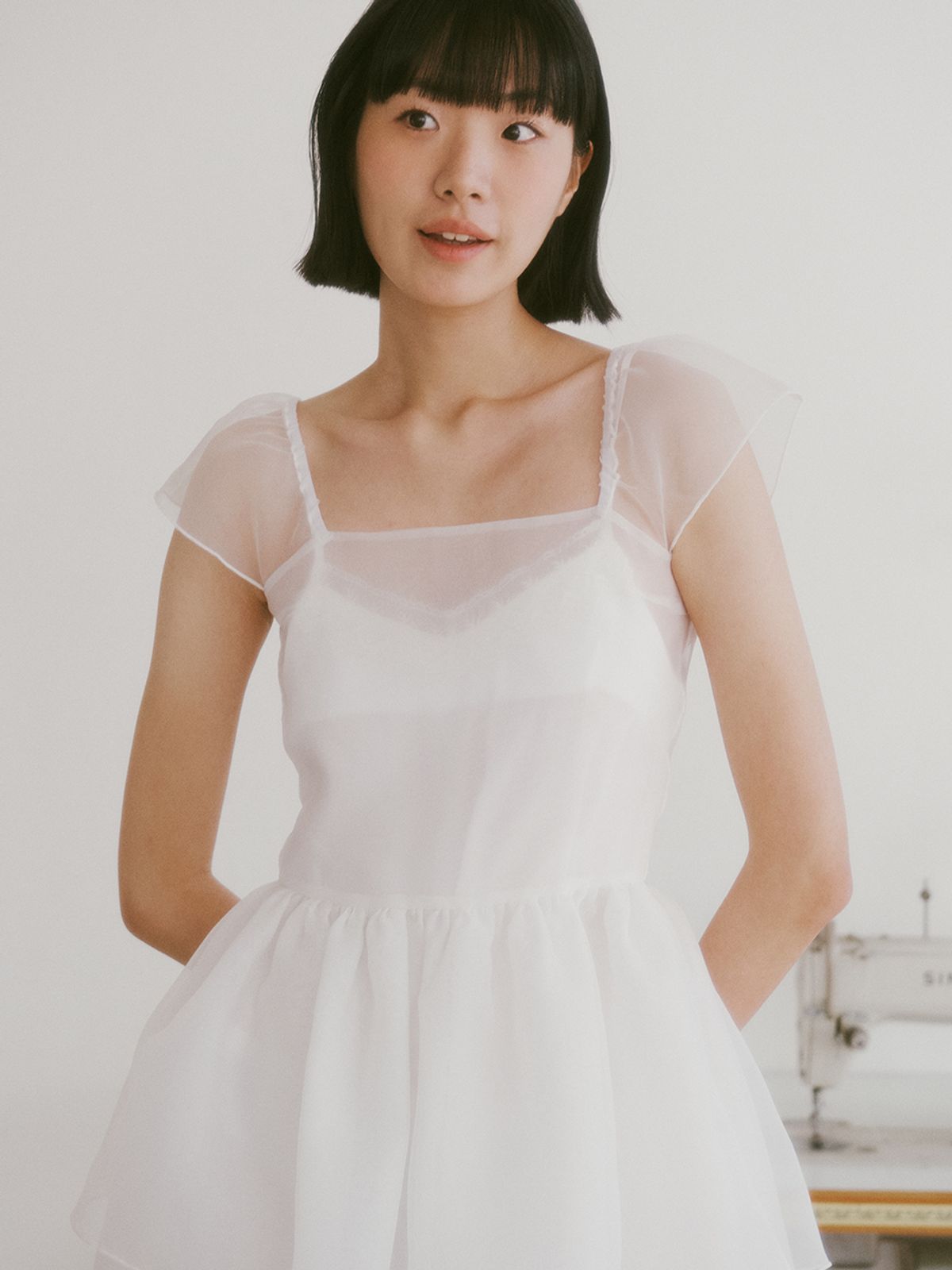 가니송(GANISONG) 브라이덜 피오니 티어드 드레스_화이트