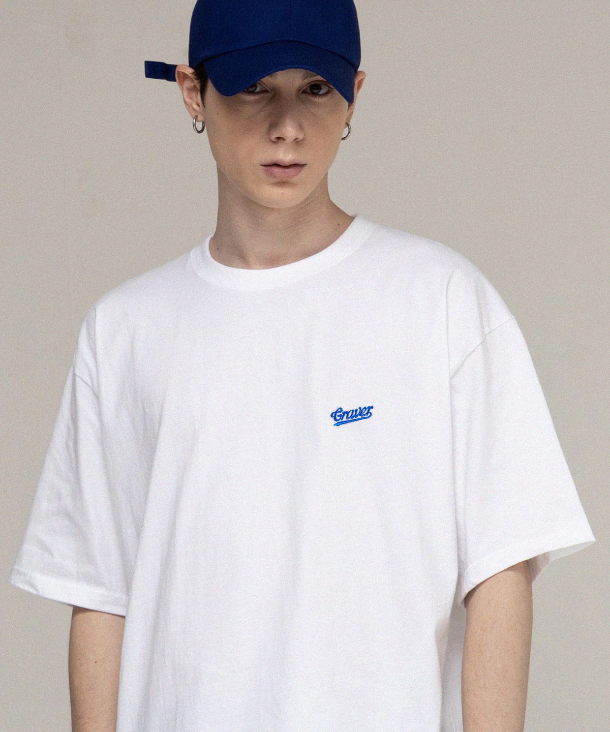 그레이버(GRAVER) [UNISEX]베이스볼 블루 로고 자수 반팔티_화이트