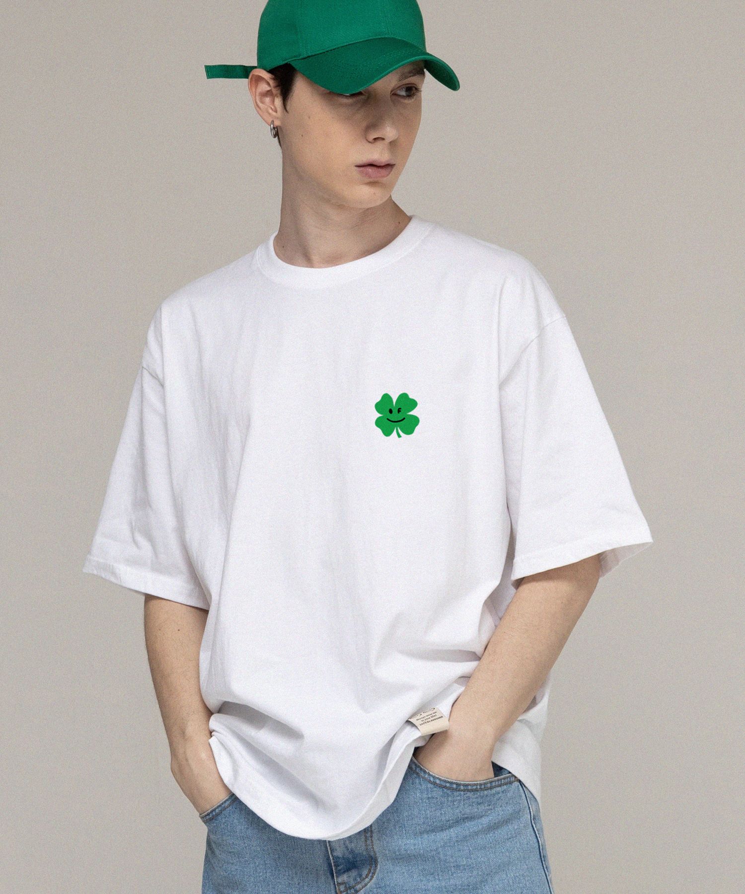 MUSINSA | GRAVER [UNISEX] Small Clover Flower Smile Short