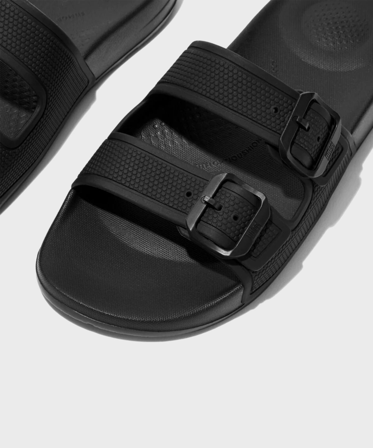 핏플랍(FITFLOP) 아이쿠션 버클 슬라이드 All Black