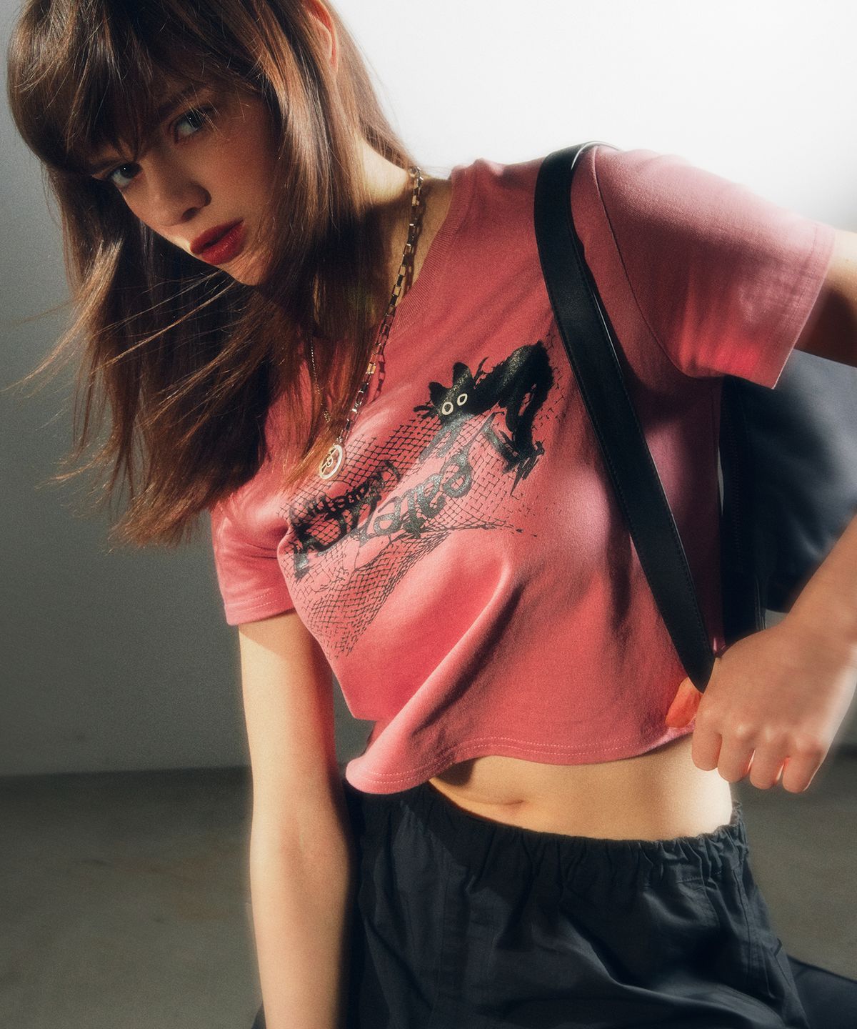 레더리(LEATHERY) 노티 캣 크롭 반팔 티셔츠 [WASHED PINK]