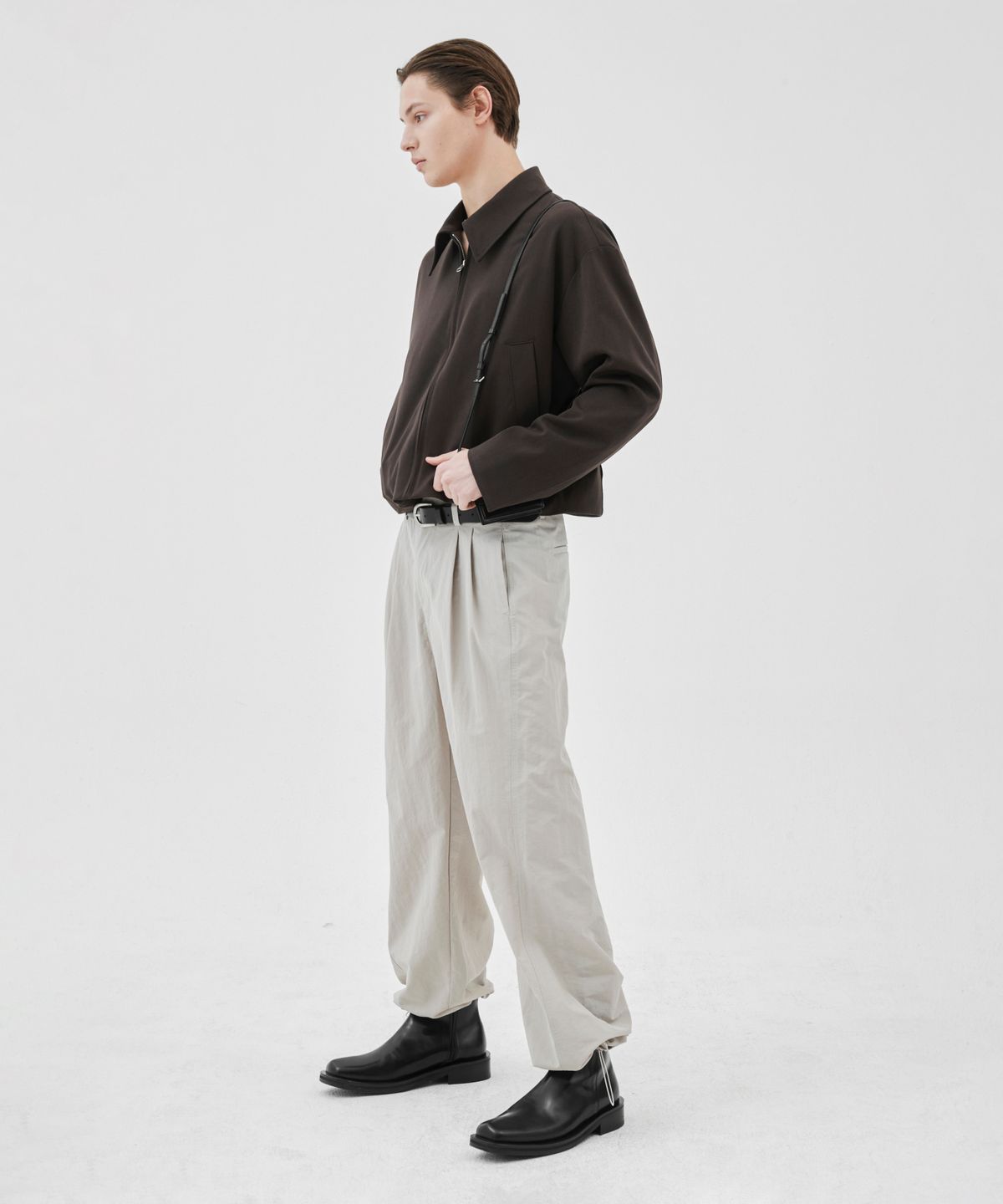 뮐(MUILL) 커브드 스트링 나일론 팬츠 (그레이지)