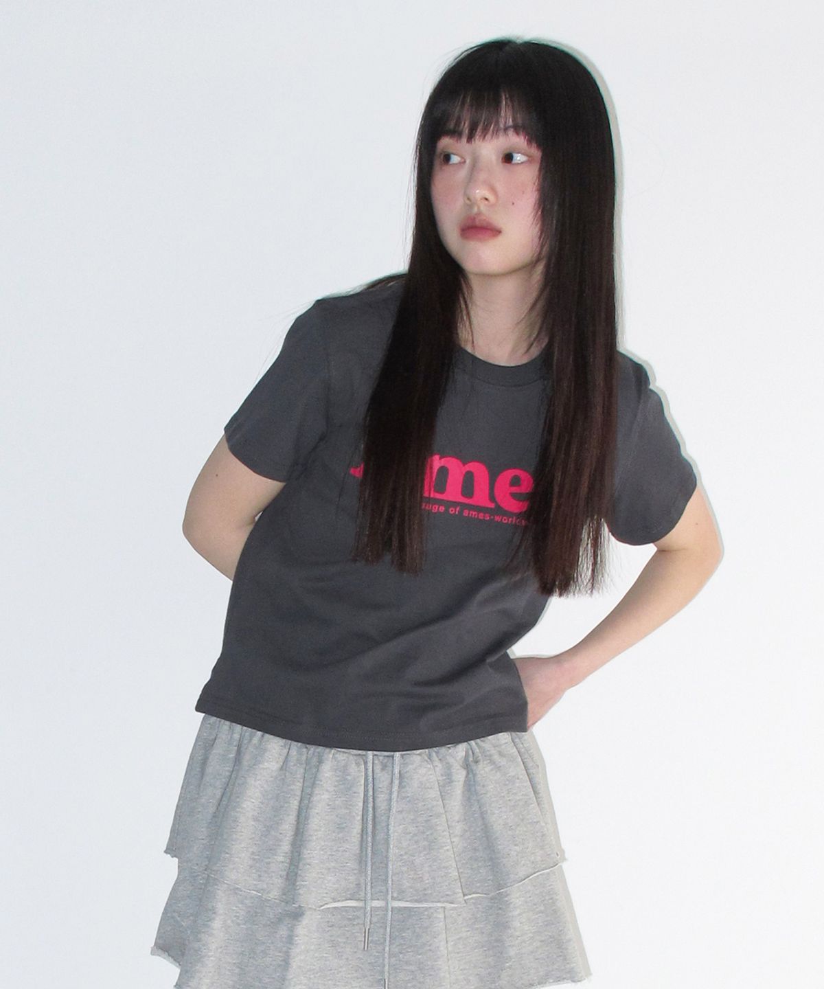 아메스 월드와이드(AMES-WORLDWIDE) (unisex) BASIC LOGO TEE CHARCOAL