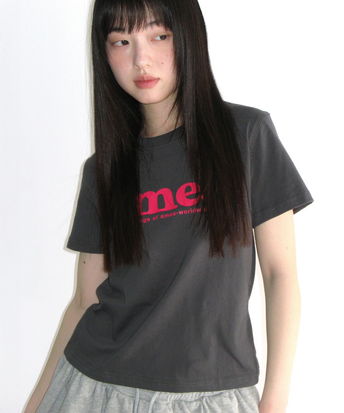 아메스 월드와이드(AMES-WORLDWIDE) (unisex) BASIC LOGO TEE CHARCOAL
