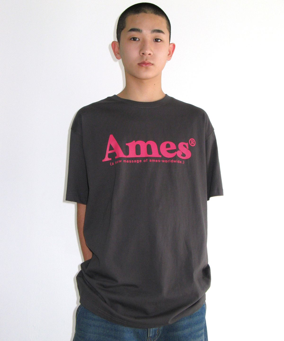 아메스 월드와이드(AMES-WORLDWIDE) (unisex) BASIC LOGO TEE CHARCOAL
