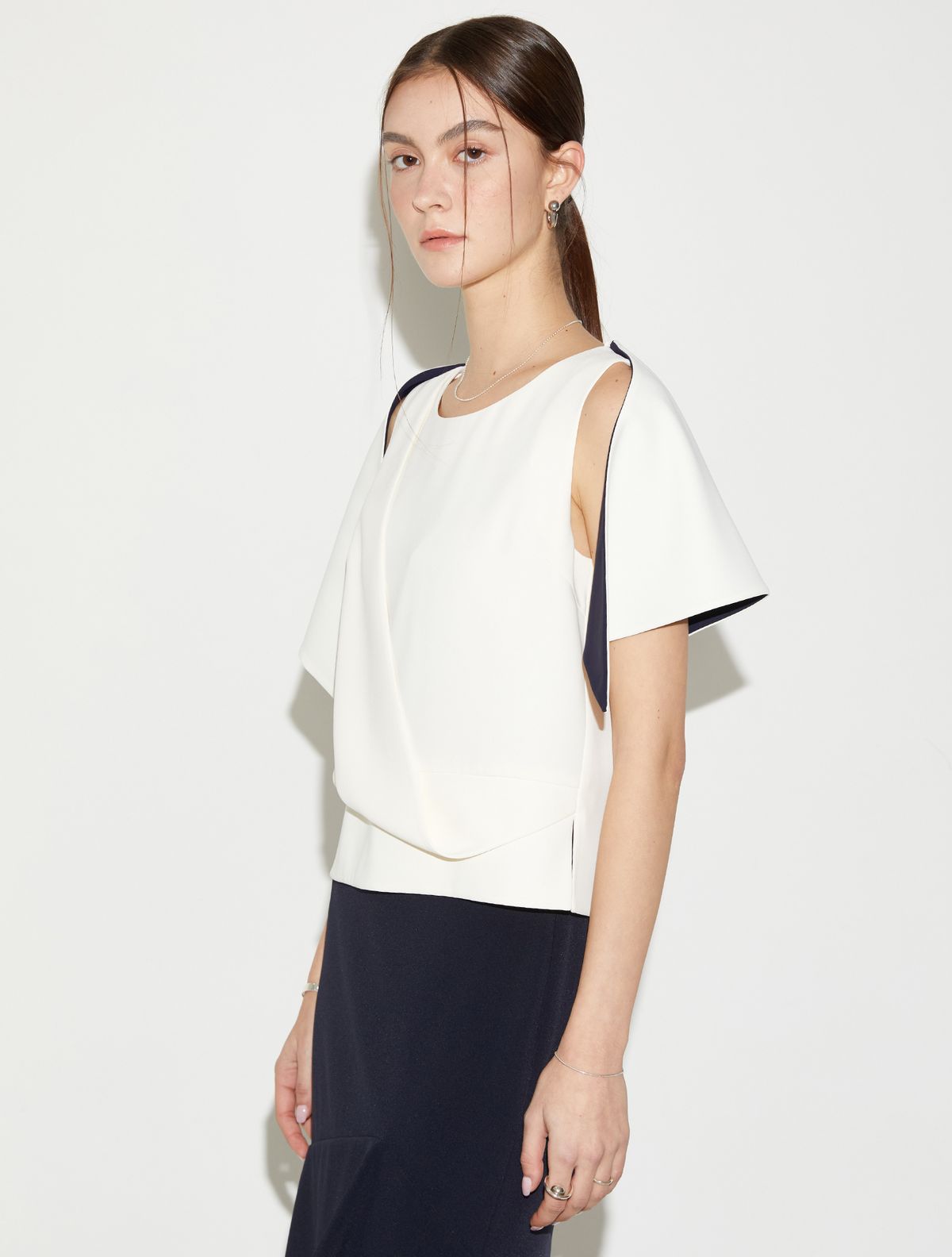 르이엘(LE YIEL) Cape Blouse_Ivory 케이프 블라우스_아이보리