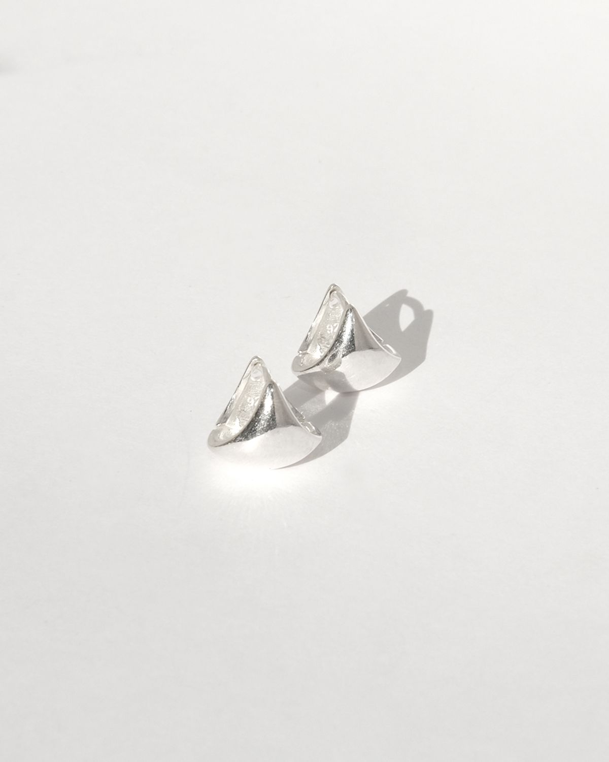 어나더레이어(ANOTHERLAYER) Triangle Earring (silver925)