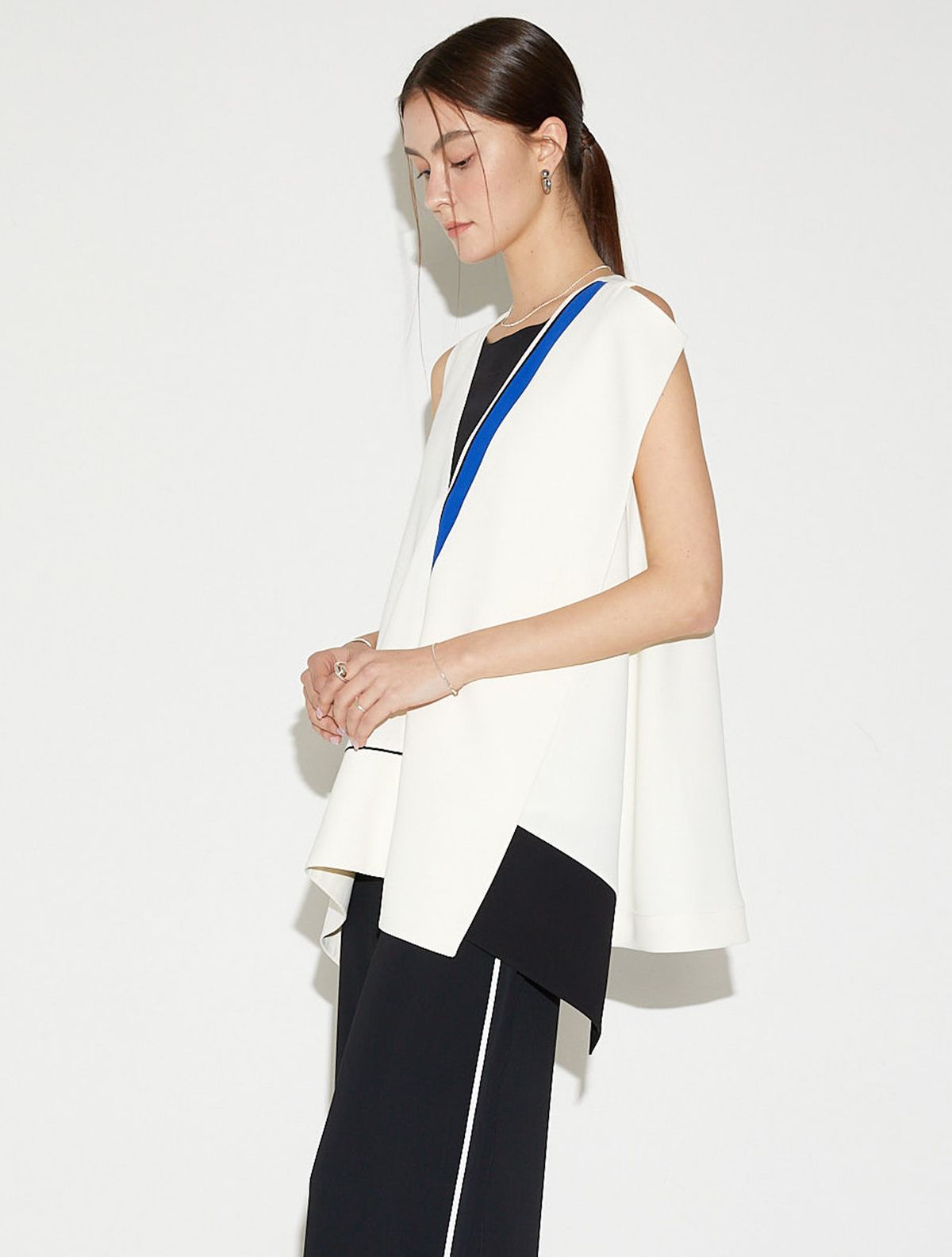 르이엘(LE YIEL) Asymmetric Blouse 비대칭 블라우스