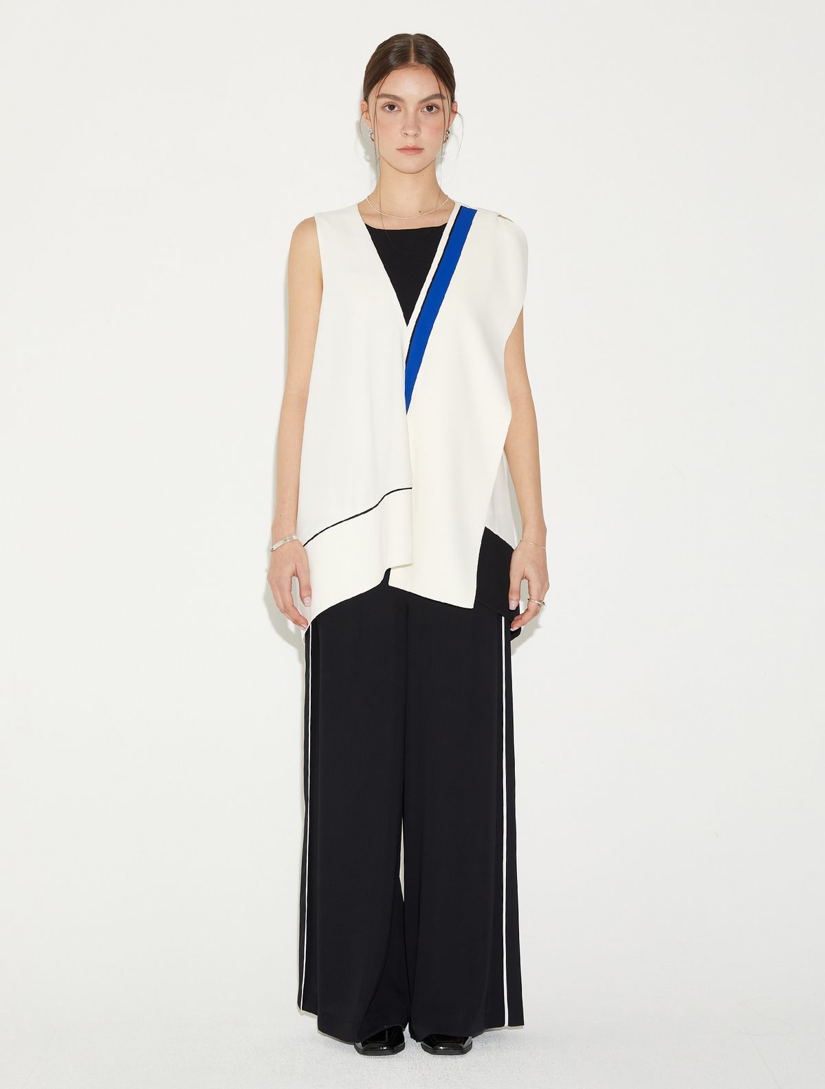 르이엘(LE YIEL) Asymmetric Blouse 비대칭 블라우스