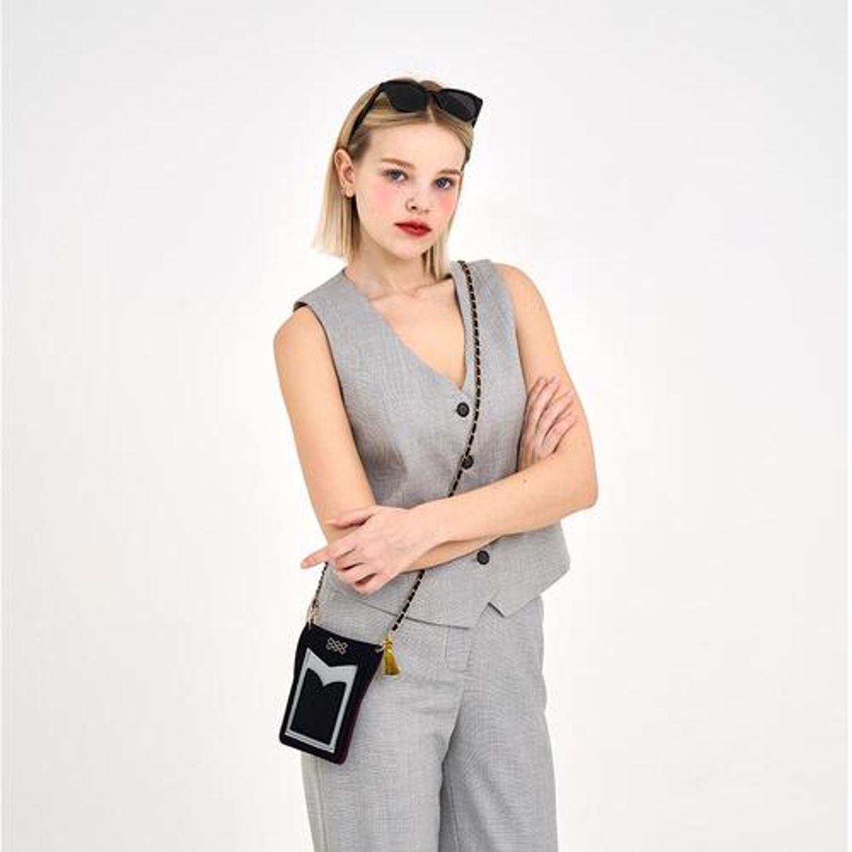 수인(SUIN) 3pocket cellphonbag- black