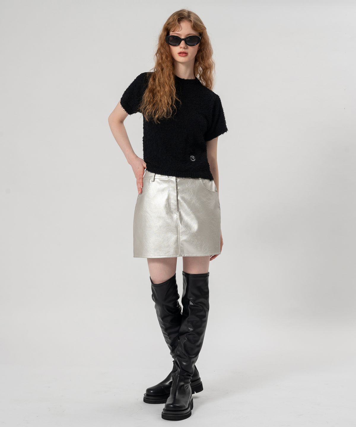 언유주얼 노말(UNUSUALNORMAL) SYMBOL KNIT TOP_BLACK