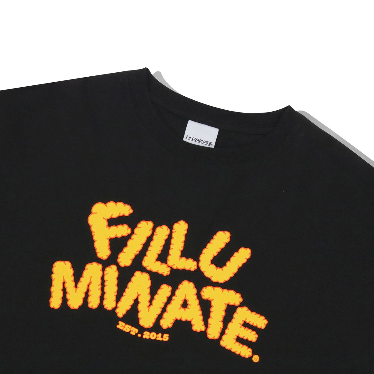 필루미네이트(FILLUMINATE) 오버핏 큐뮬러스 로고 티셔츠-블랙