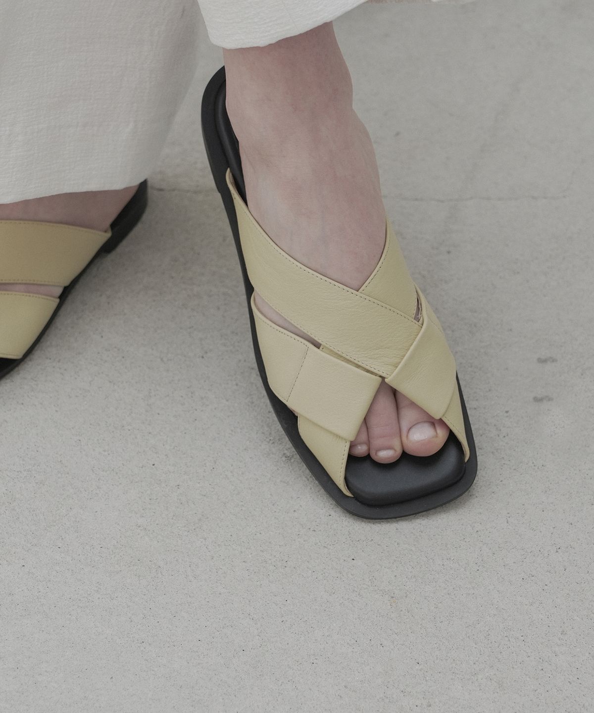 키에레이(CHIELEI) CROSS SANDAL [C3S09 YW]