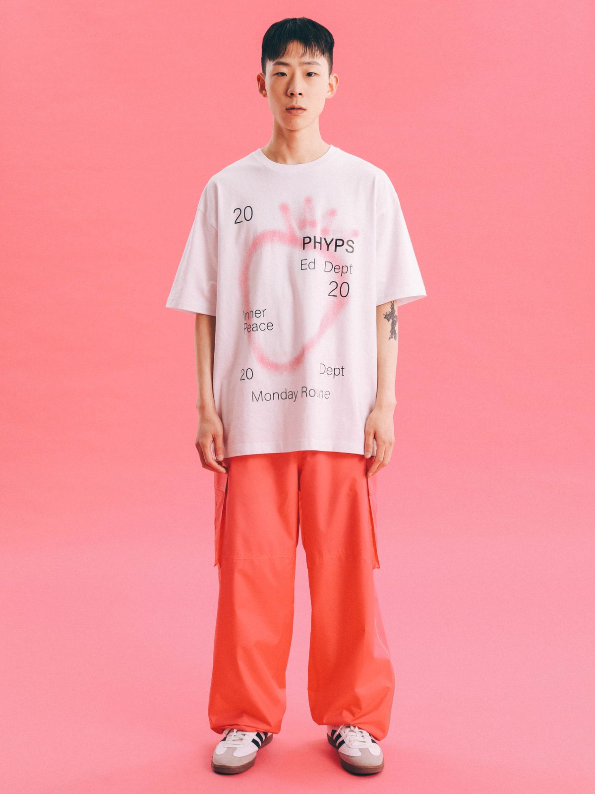 피지컬 디파트먼트(PHYSICAL DEPARTMENT) 스프레이 빅 스트로베리 반팔티셔츠_화이트/블루