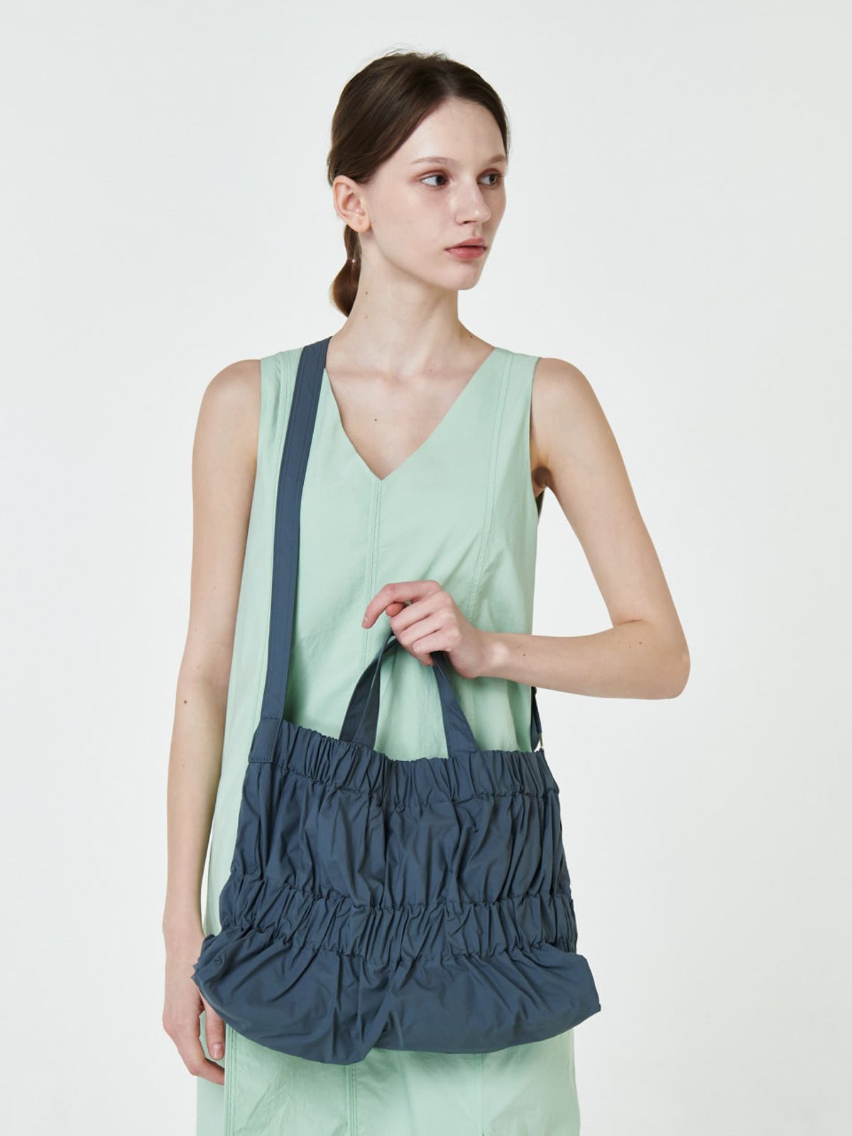 아코크(ACOC) M Tiered Cross Bag_Charcoal