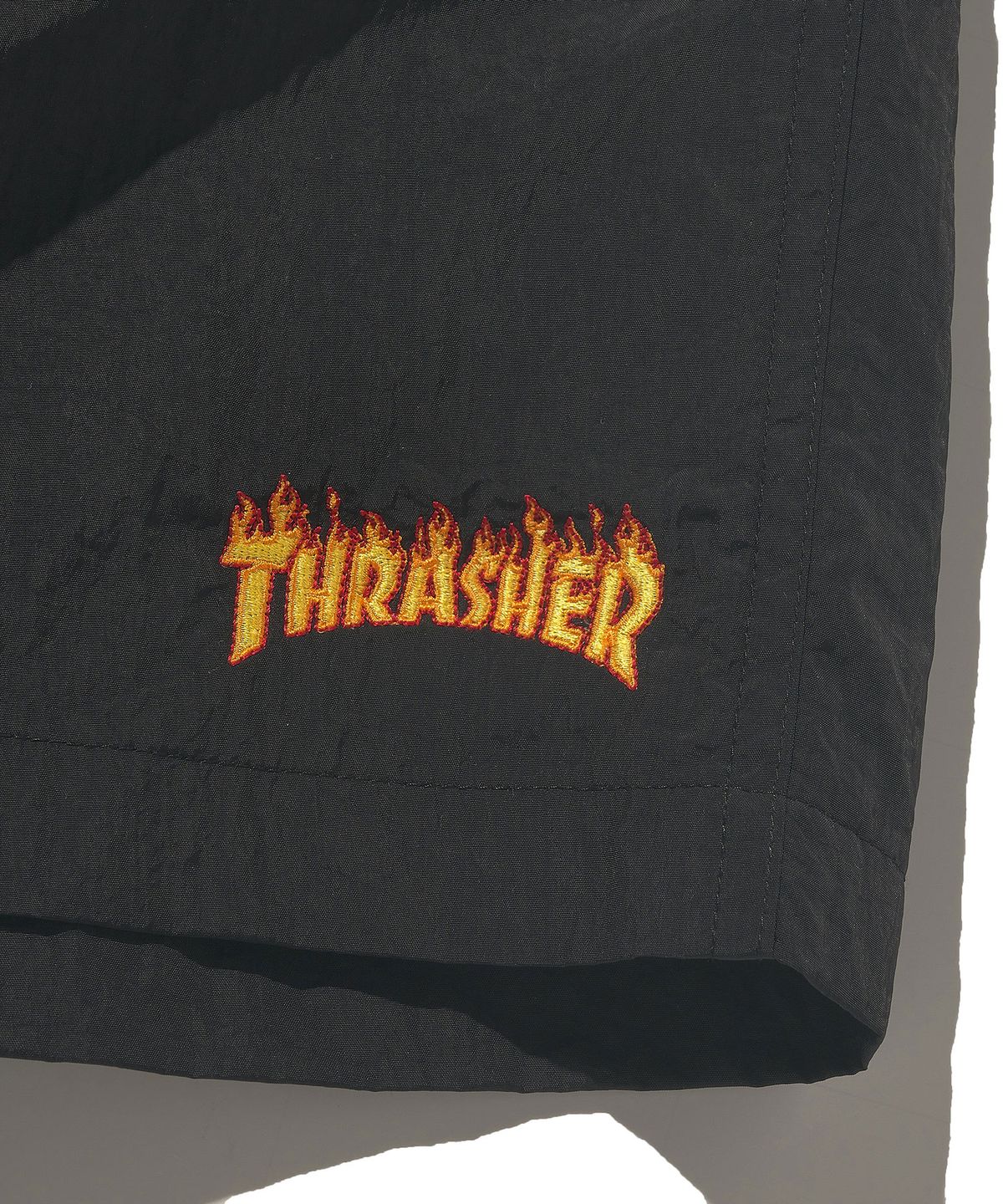 트레셔(THRASHER) 플레임 나일론 쇼츠 블랙