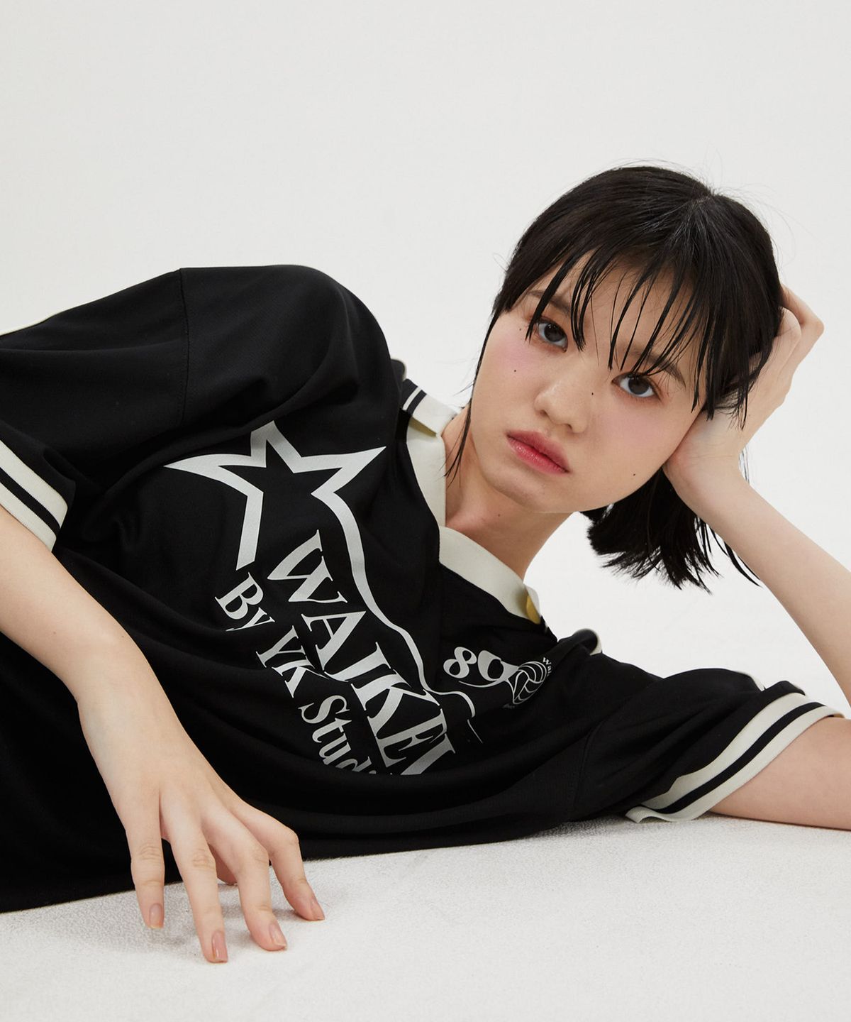 와이케이(WAIKEI) 스타 로고 카라 져지 반팔티셔츠 블랙