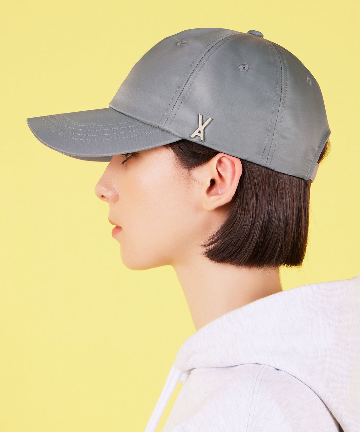 바잘(VARZAR) 스터드 로고 오버핏 폴리 볼캡 그레이