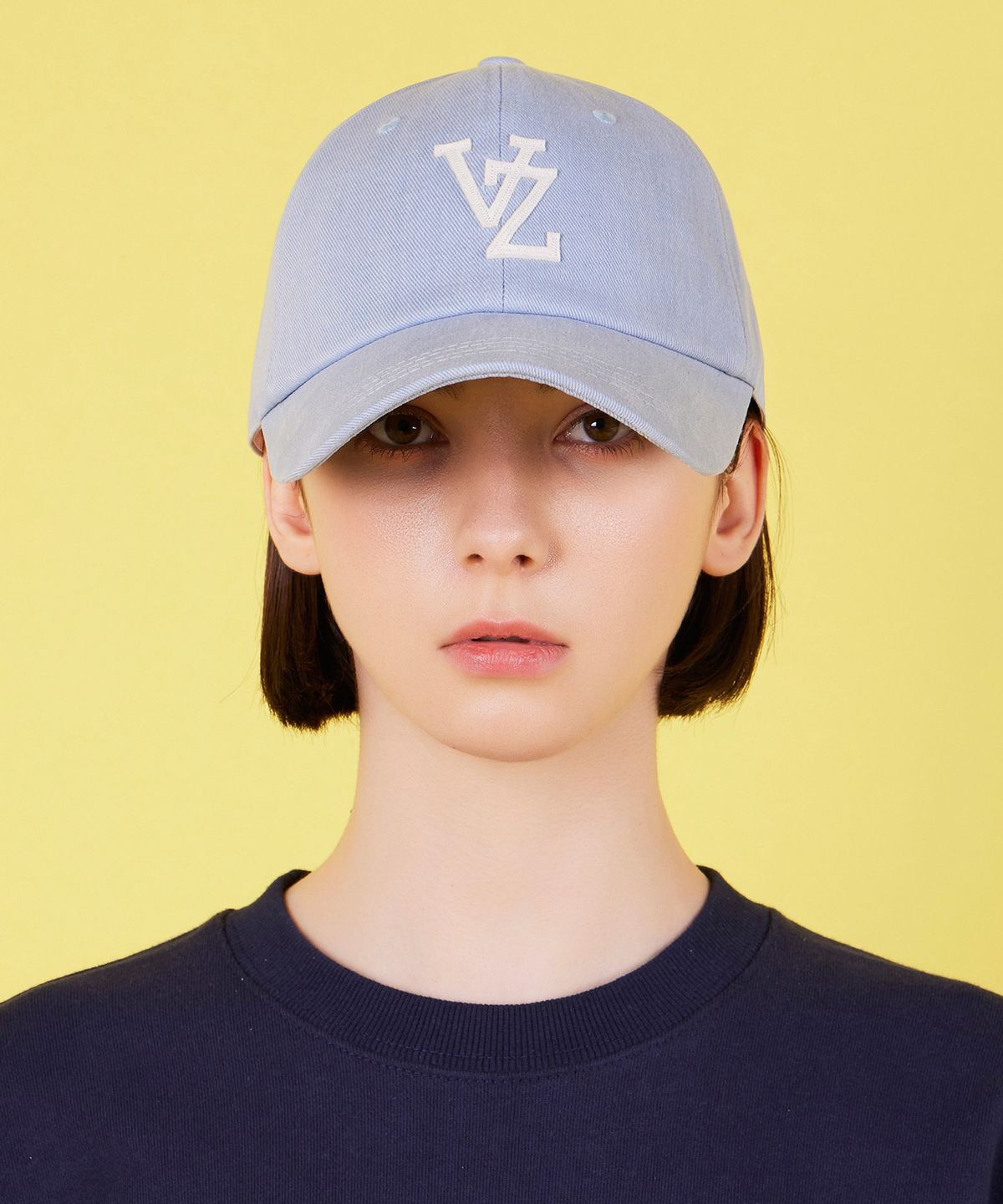 바잘(VARZAR) 모노그램 아플리케 오버핏 워싱 볼캡 스카이블루