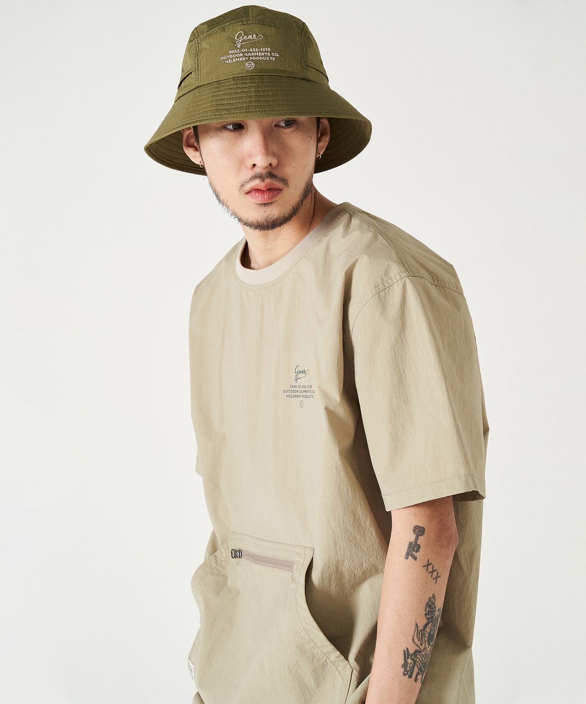힐리먼트(HELEMENT) 트레버스 반팔 바람막이 (BEIGE)