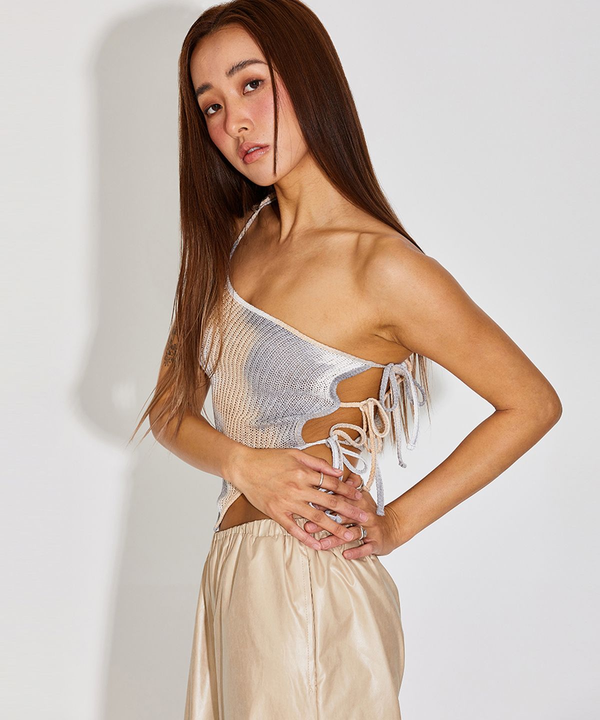 탑걸(TOPGIRL) TIE-DYE ONE SHOULDER TIE SIDE CROP KNIT TOP_T316TP111