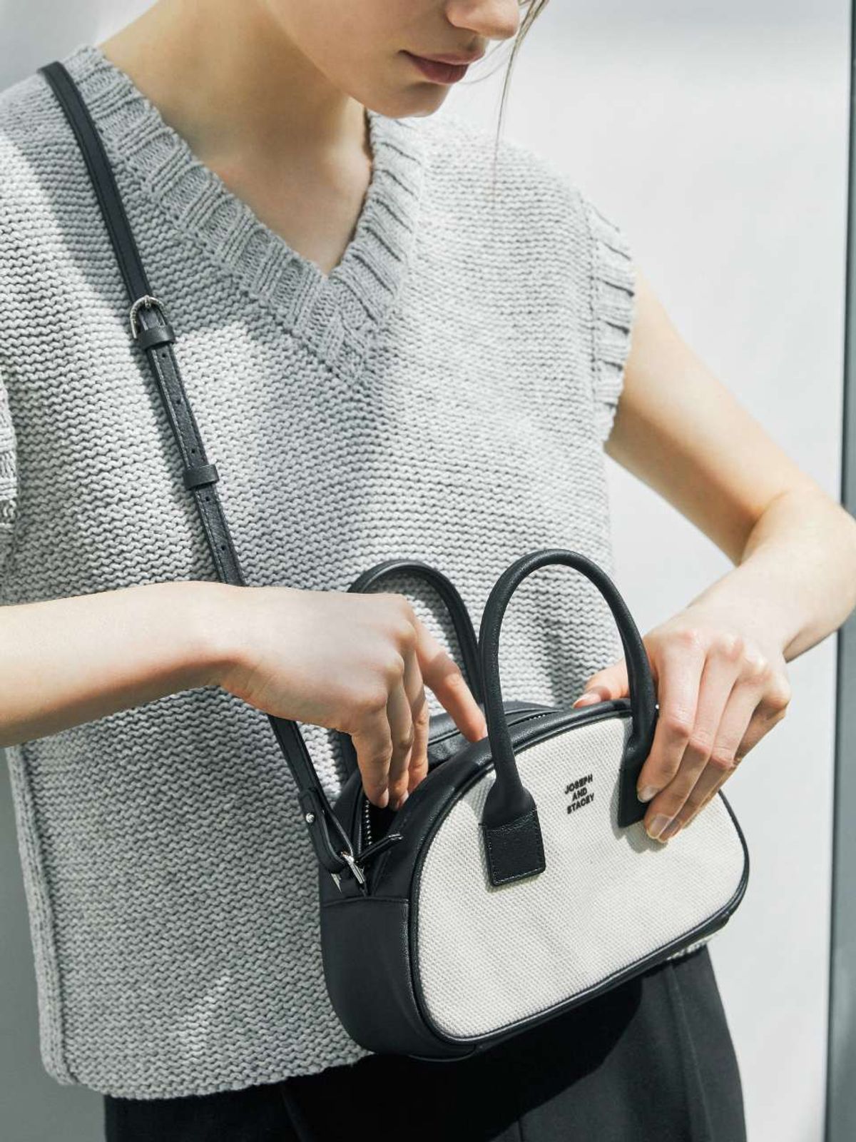 조셉앤스테이시(JOSEPH&STACEY) OZ Mini Half Moon Canvas Cross Bag (2color)