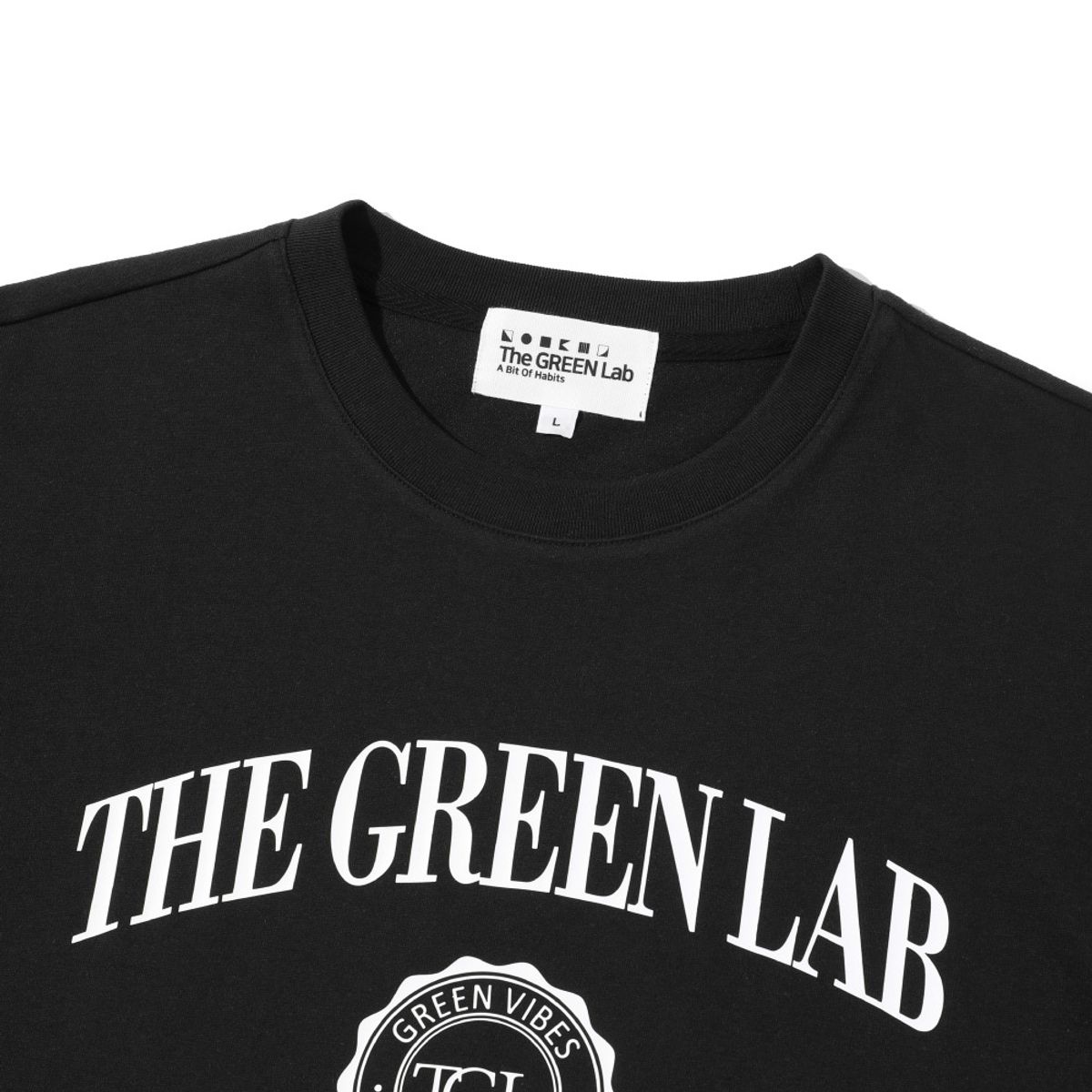 더그린랩(THE GREEN LAB) 바시티 그래픽 반팔티셔츠 [블랙]