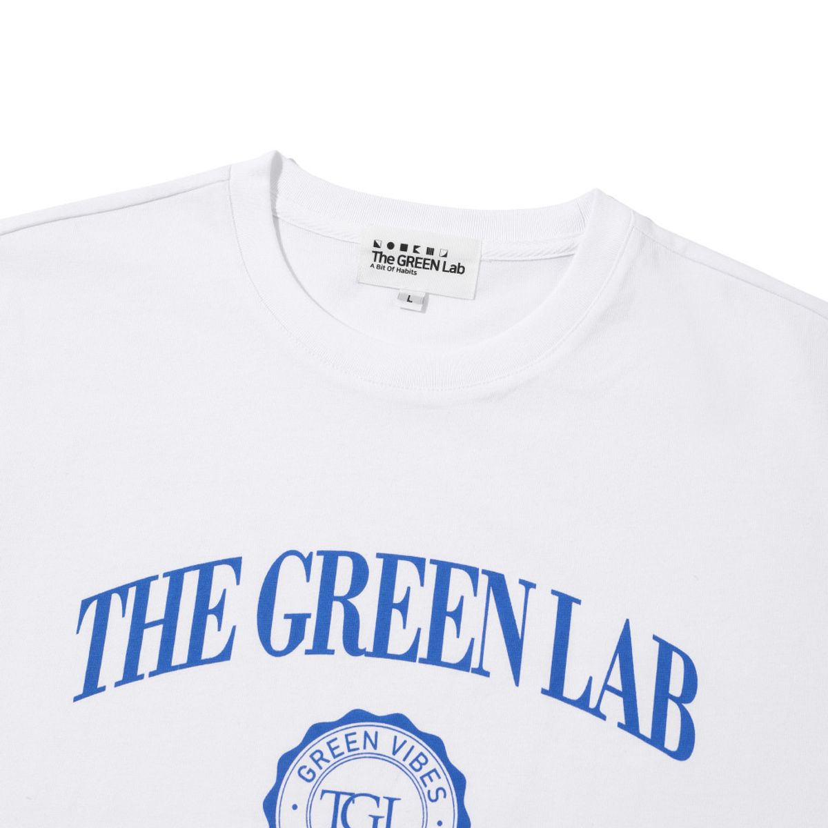 더그린랩(THE GREEN LAB) 바시티 그래픽 반팔티셔츠 [화이트-블루그래픽]