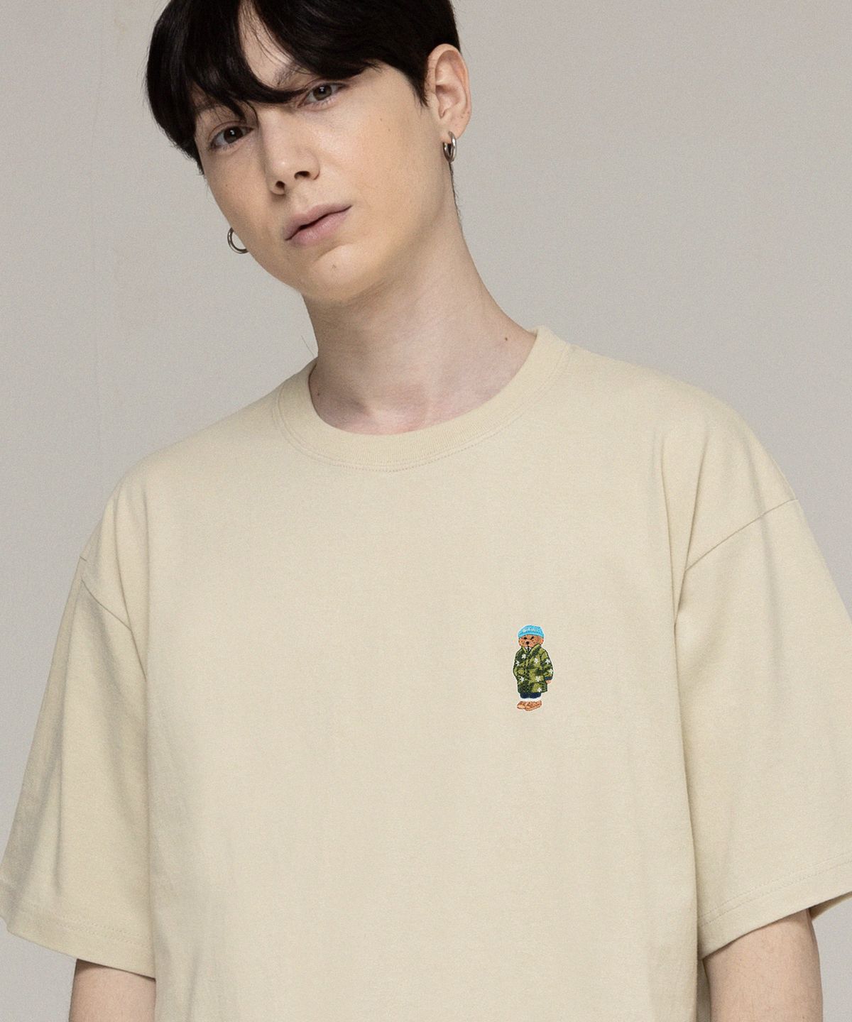 그레이버(GRAVER) [UNISEX]블루 비니 도그 자수 스트리버 반팔티_샌드베이지