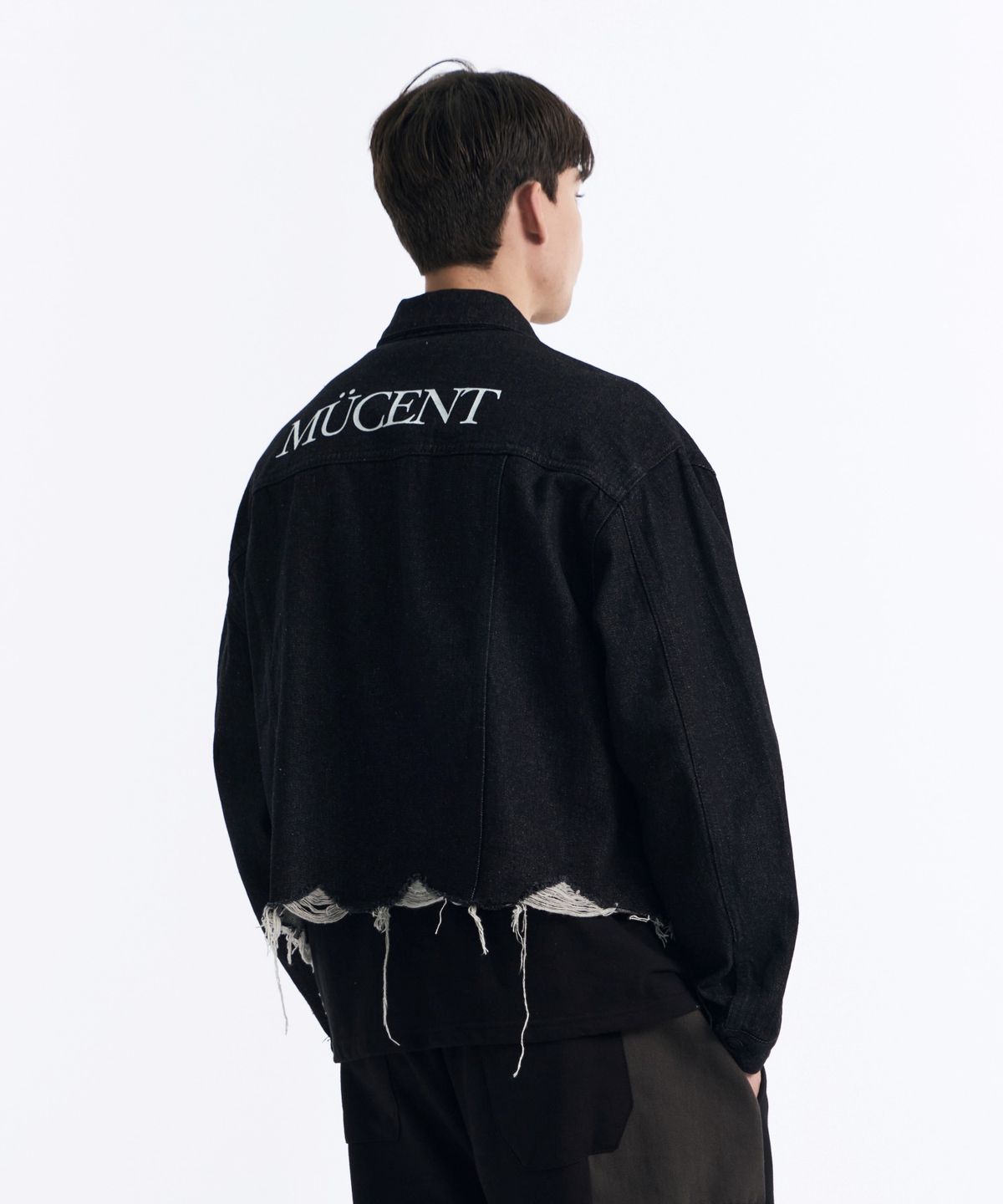 무센트(MUCENT) 크롭 데미지 흑청 데님 자켓 청자켓