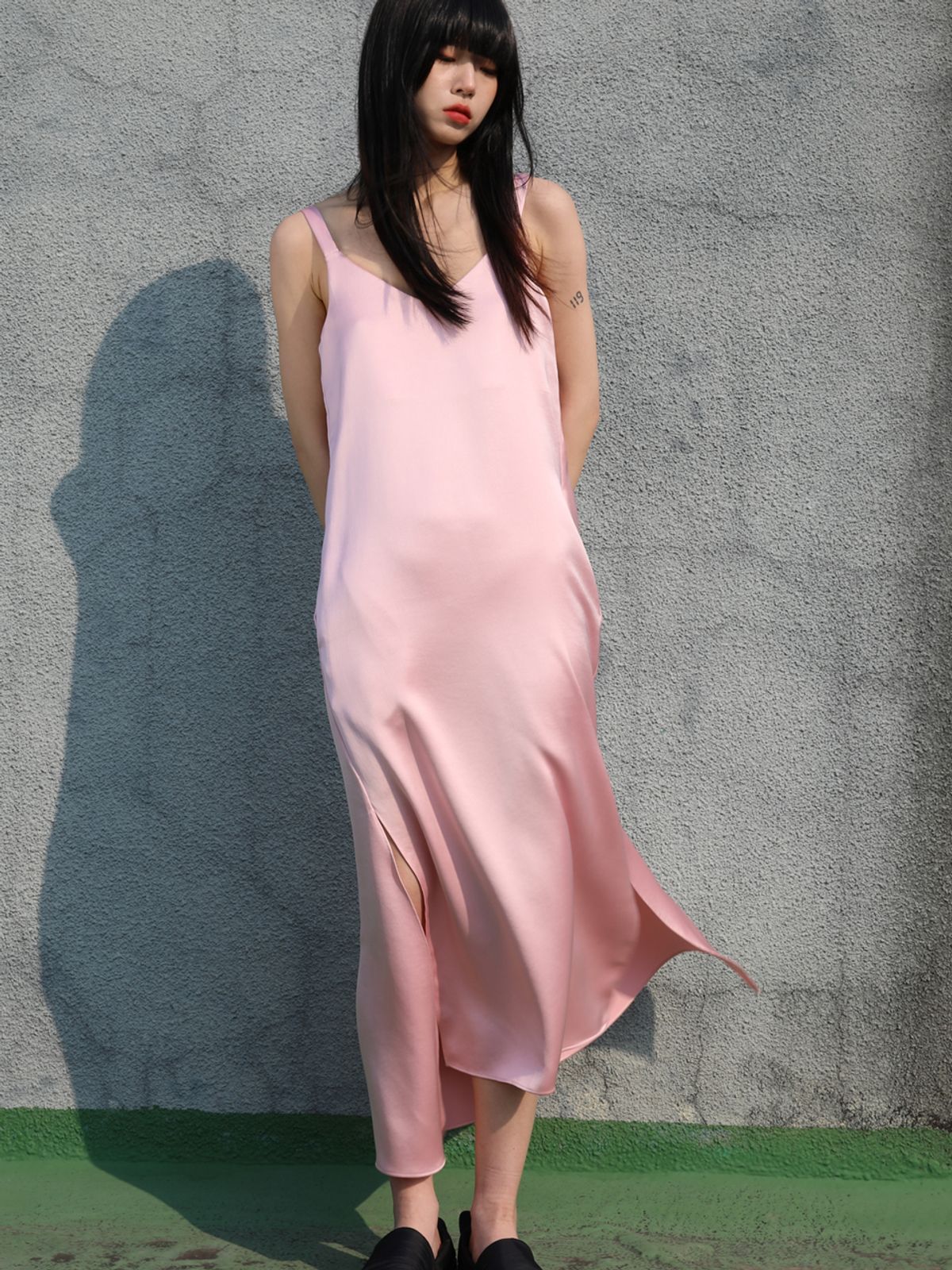 쏘리, 투 머치 러브(SORRY, TOO MUCH LOVE) 23Signature Long Slip Dress_Pink