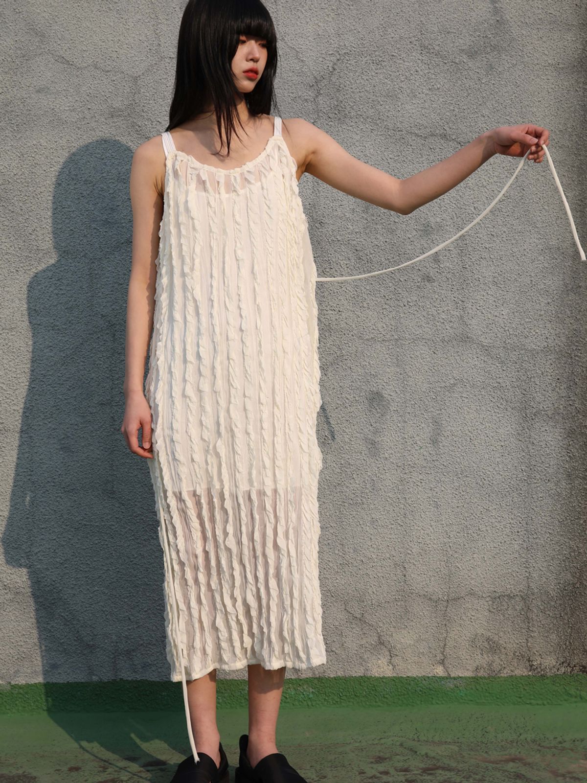 쏘리, 투 머치 러브(SORRY, TOO MUCH LOVE) Ariana Natural Pleats Chiffon Dress_Ivory