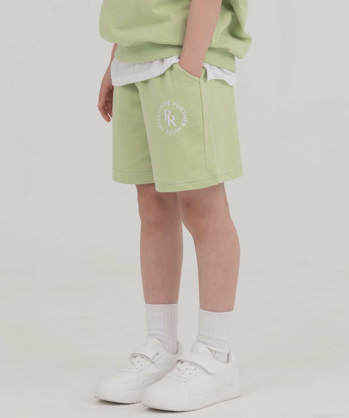 피아네르 키즈(PIANER KIDS) 서클 로고 스웻 쇼츠 (연그린)
