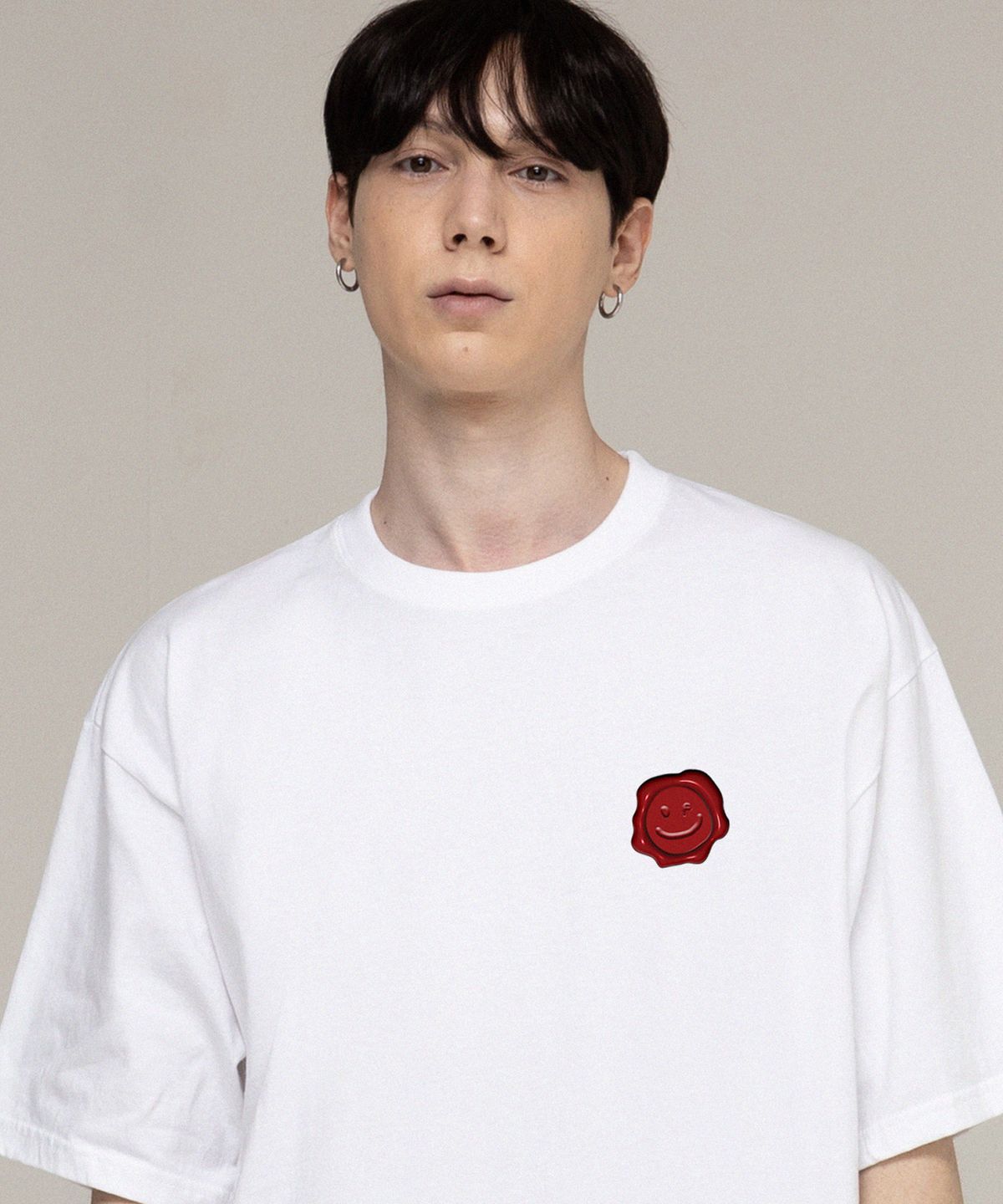 그레이버(GRAVER) [UNISEX]실링 드로잉스마일 반팔티_화이트