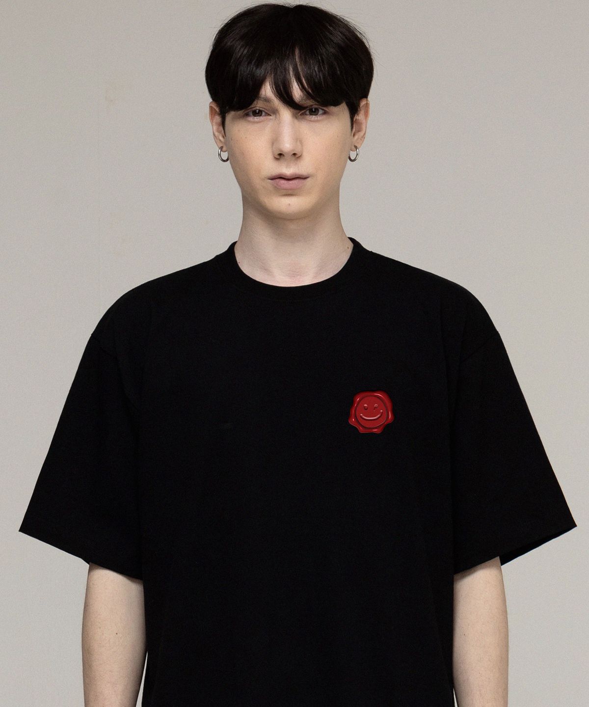 그레이버(GRAVER) [UNISEX]실링 드로잉스마일 반팔티_블랙