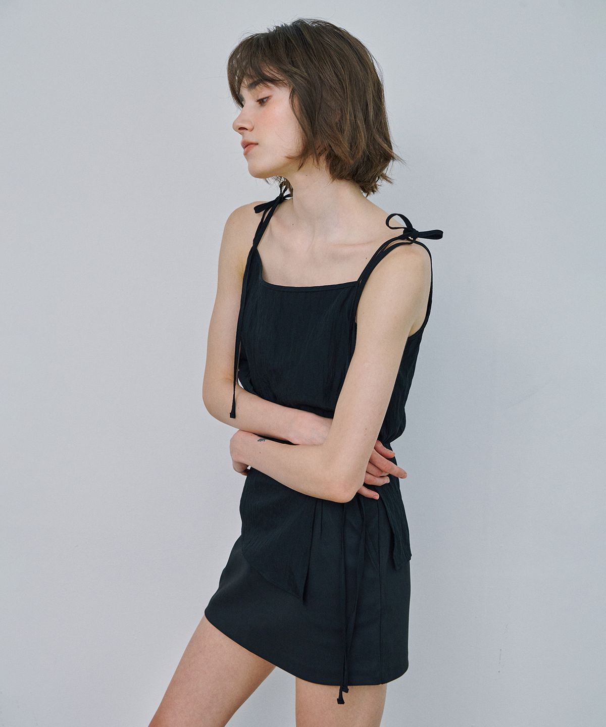 마롯(MARROT) VISCOSE STRING SLEEVELESS_BLACK