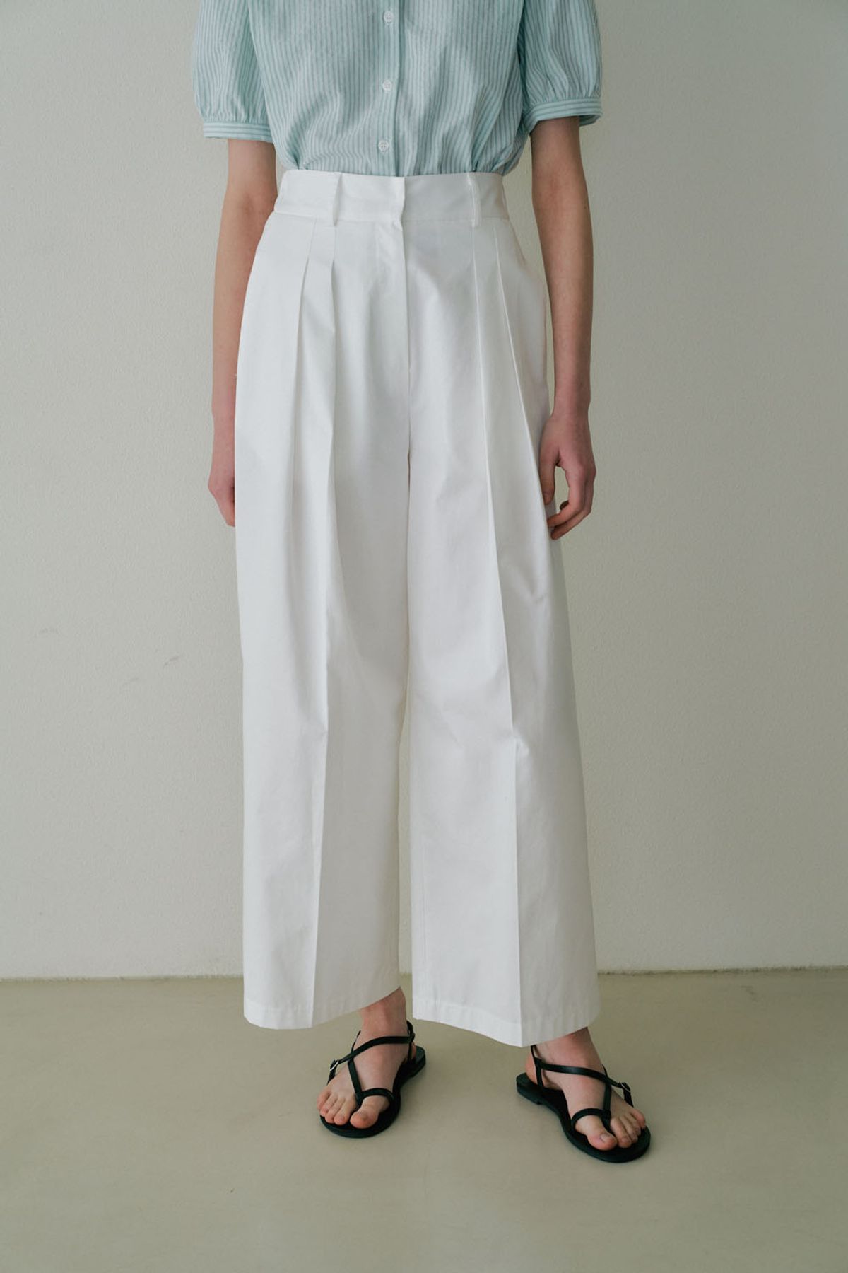 더페니(THE PENNY) TWO TUCK BANDDING SLACKS