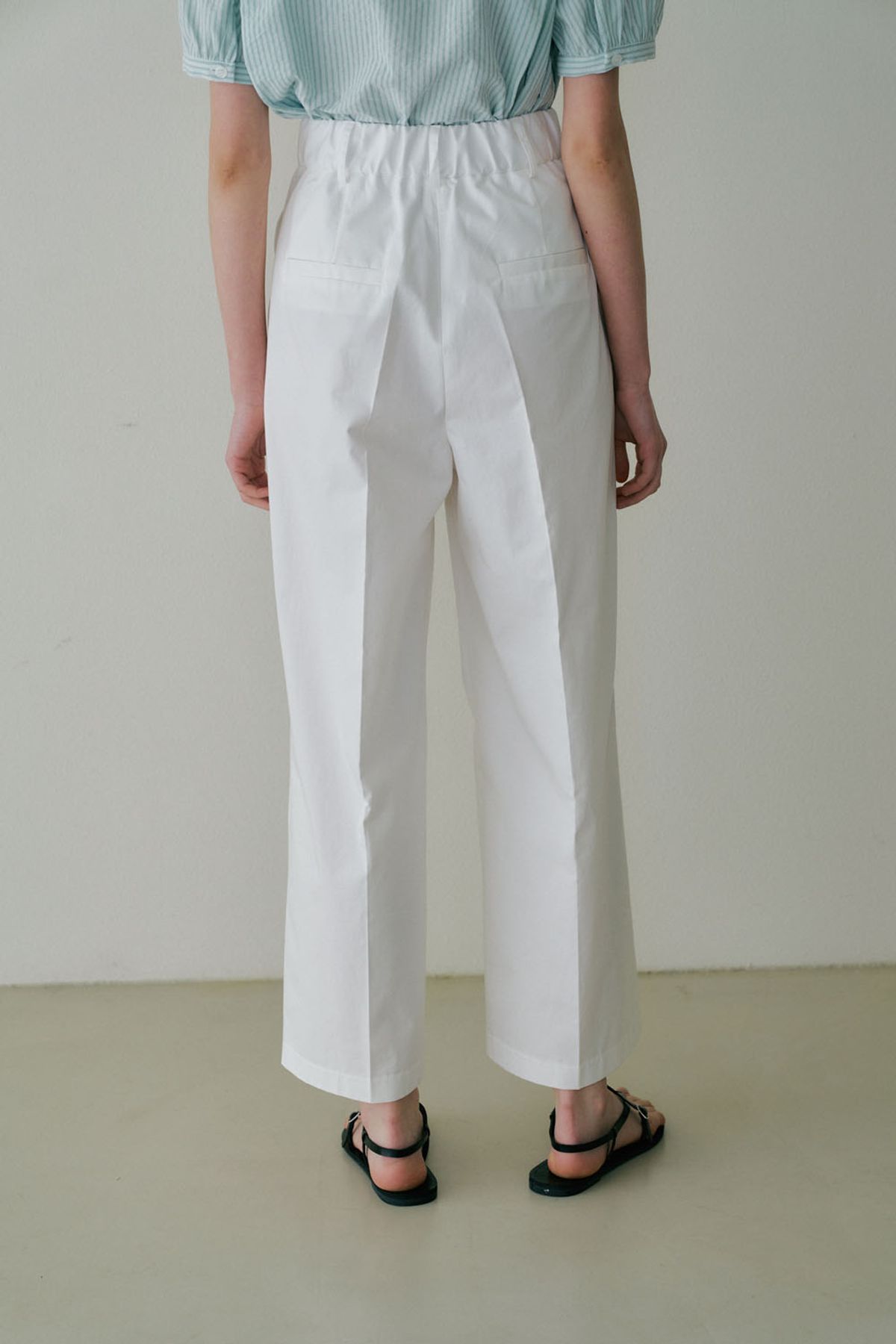 더페니(THE PENNY) TWO TUCK BANDDING SLACKS