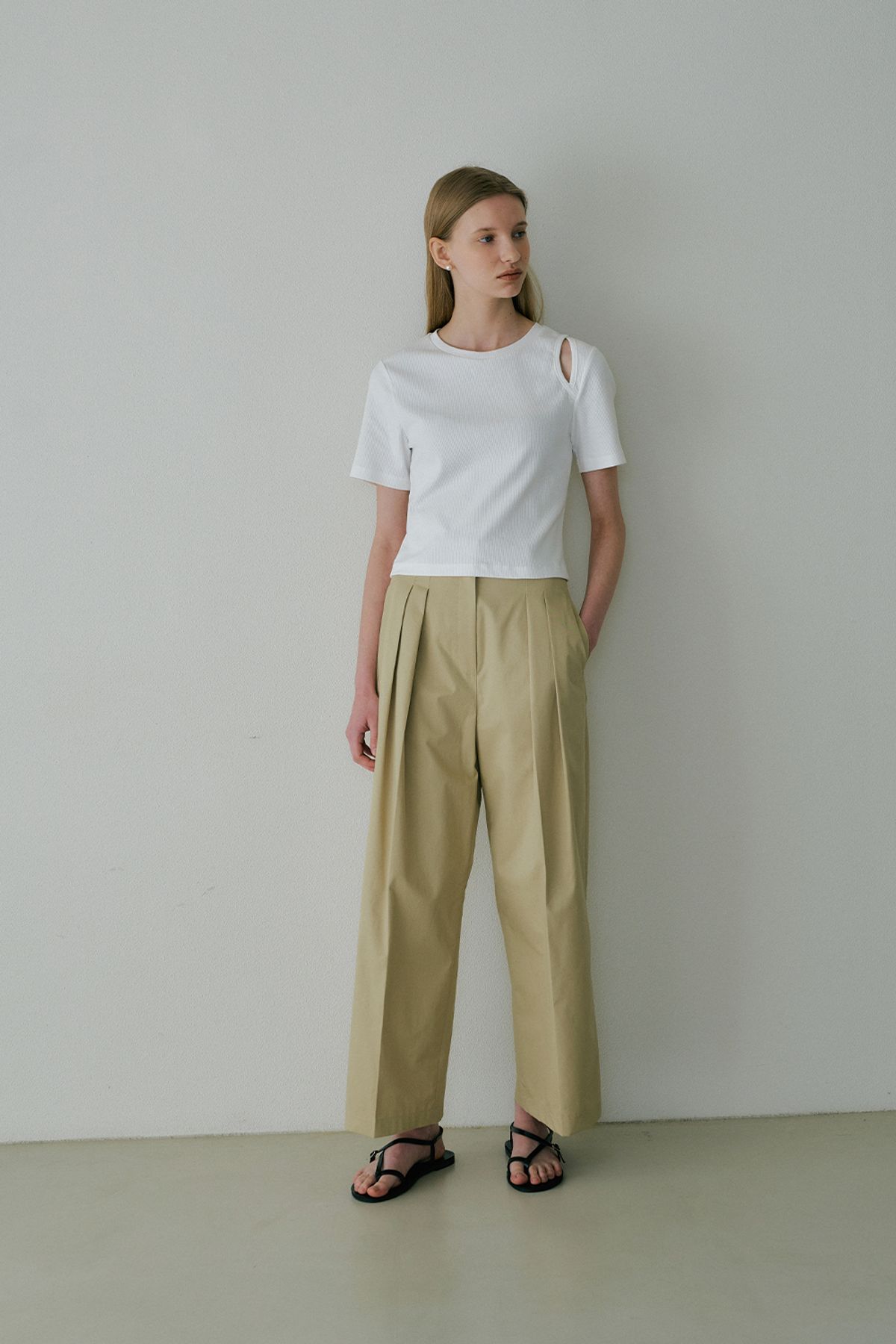 더페니(THE PENNY) TWO TUCK BANDDING SLACKS